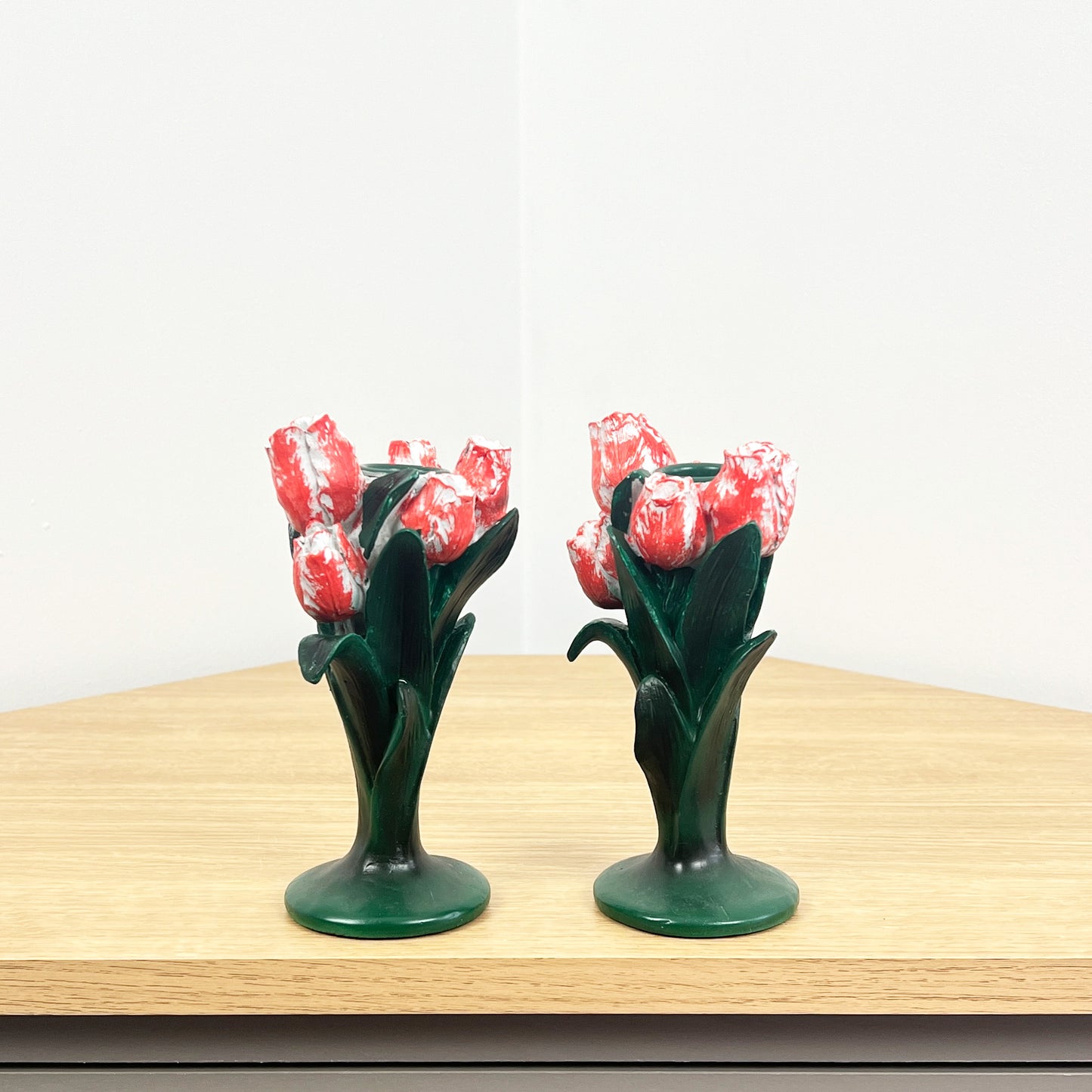 Set of 2 Floral Tulip Candle Holders – Resin