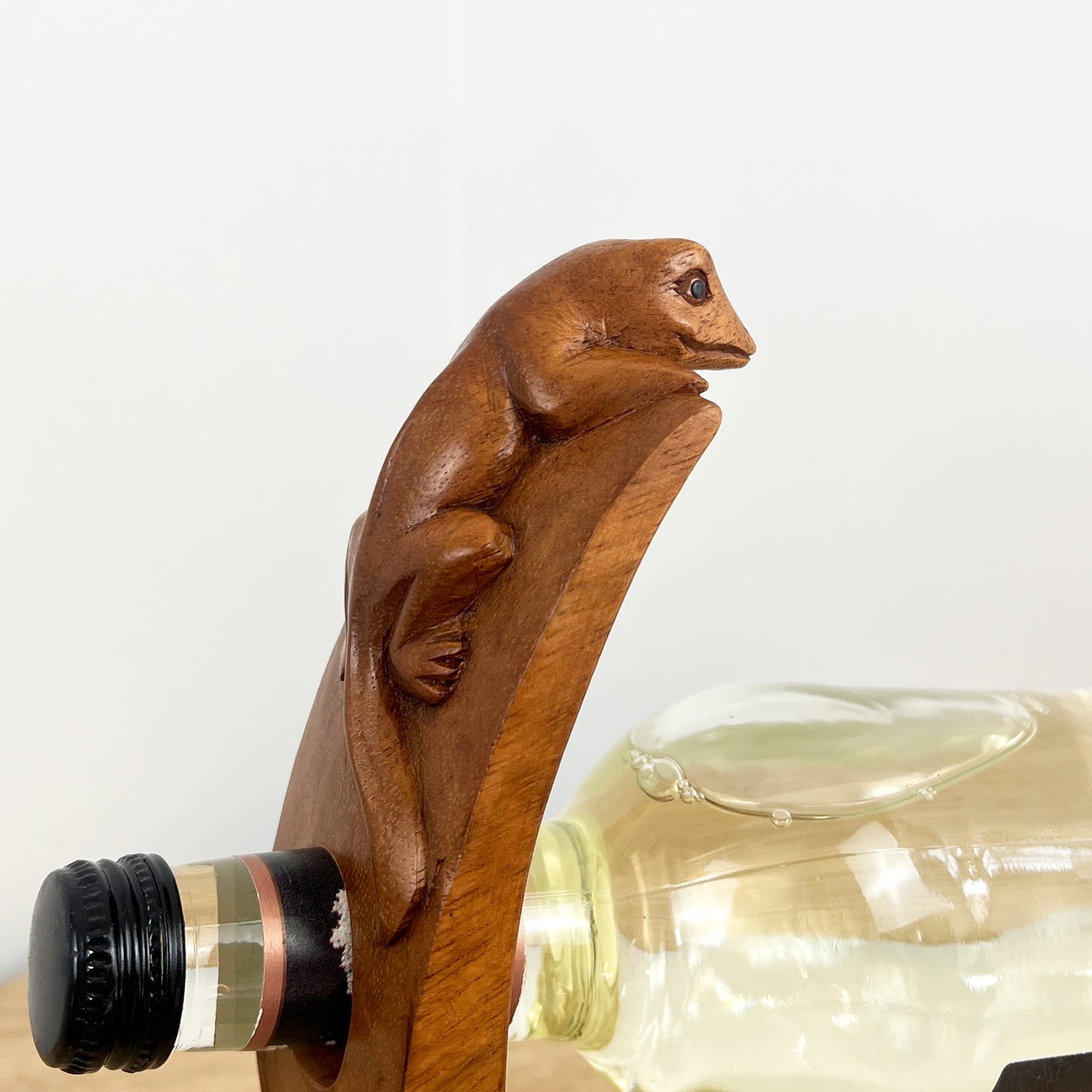 Balancing Wine Bottle Holder - Gecko / Lizard