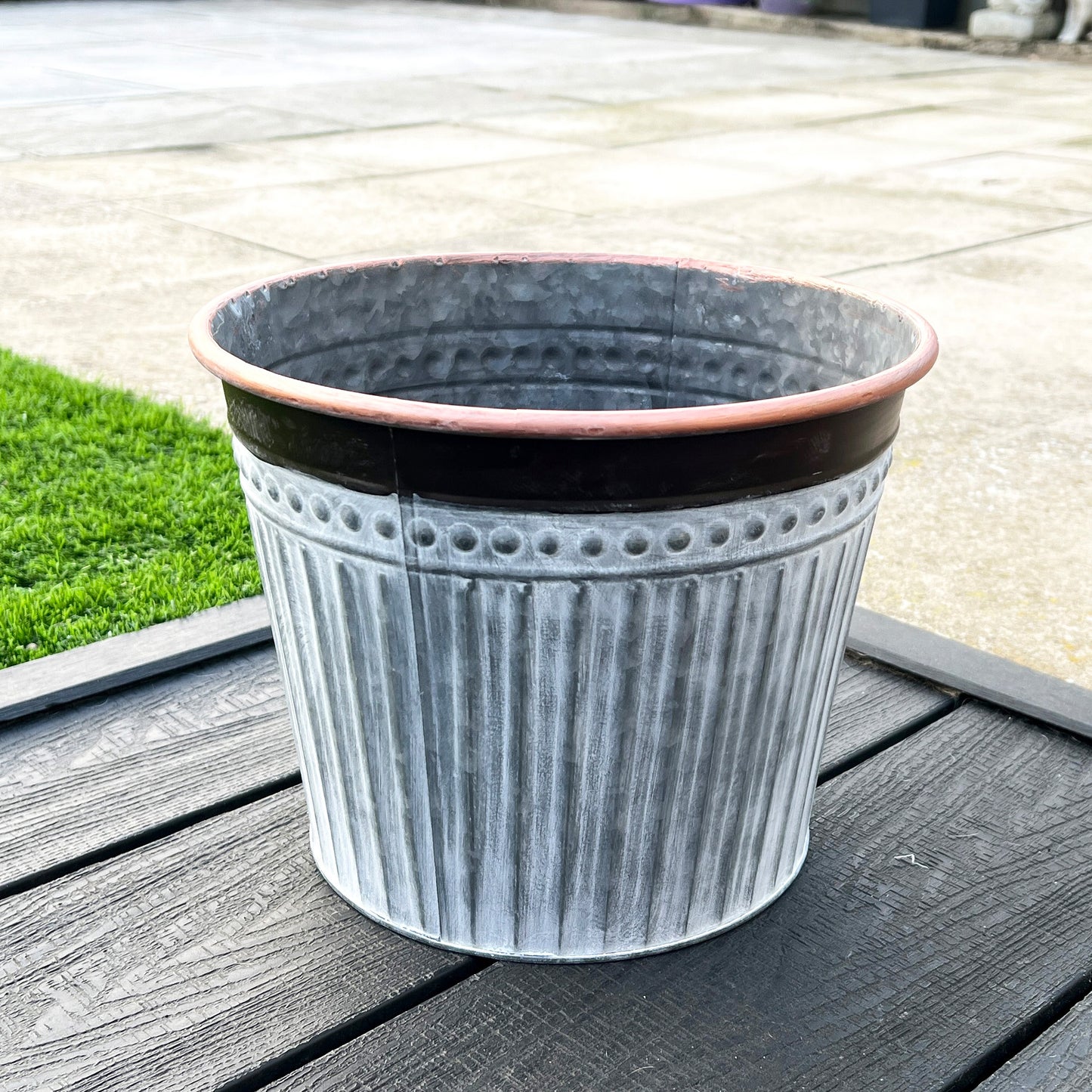 27cm x 21cm Rose Gold Rim Galvanised Zinc Planter - Round
