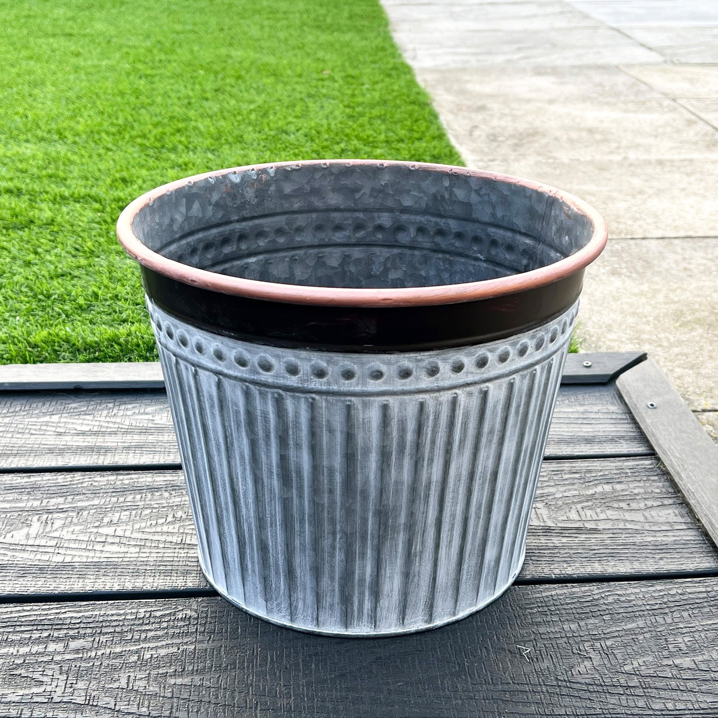27cm x 21cm Rose Gold Rim Galvanised Zinc Planter - Round