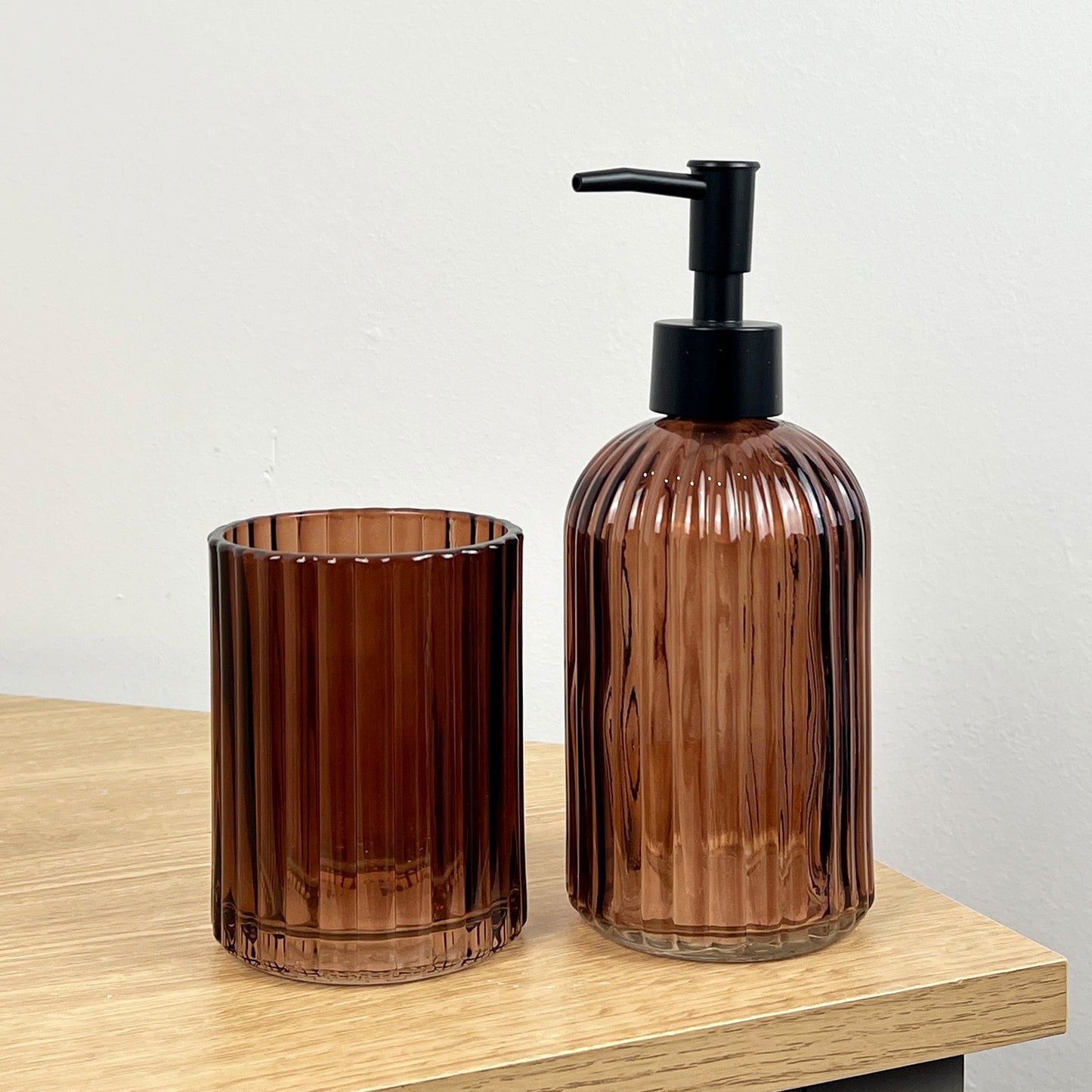 2 Piece Ribbed Glass Bathroom Sink Accessories Set - Amber
