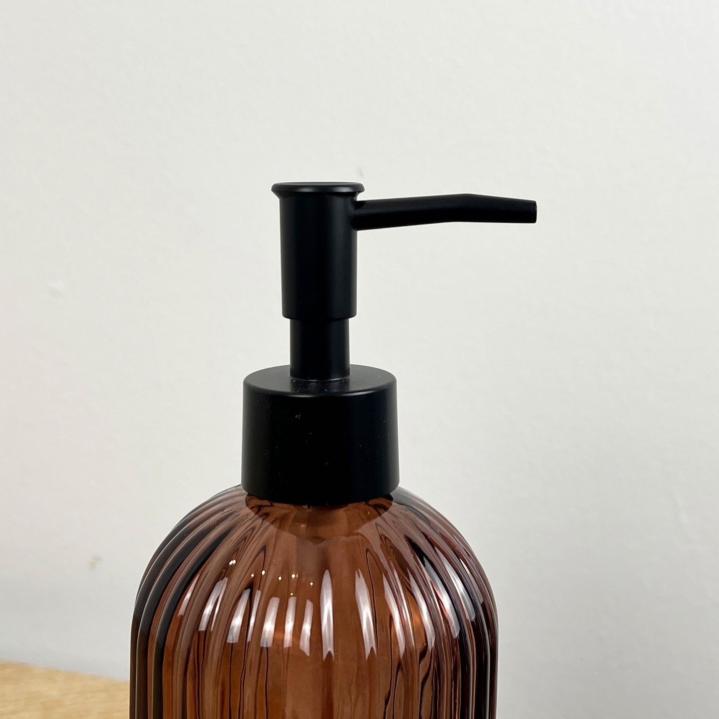 2 Piece Ribbed Glass Bathroom Sink Accessories Set - Amber