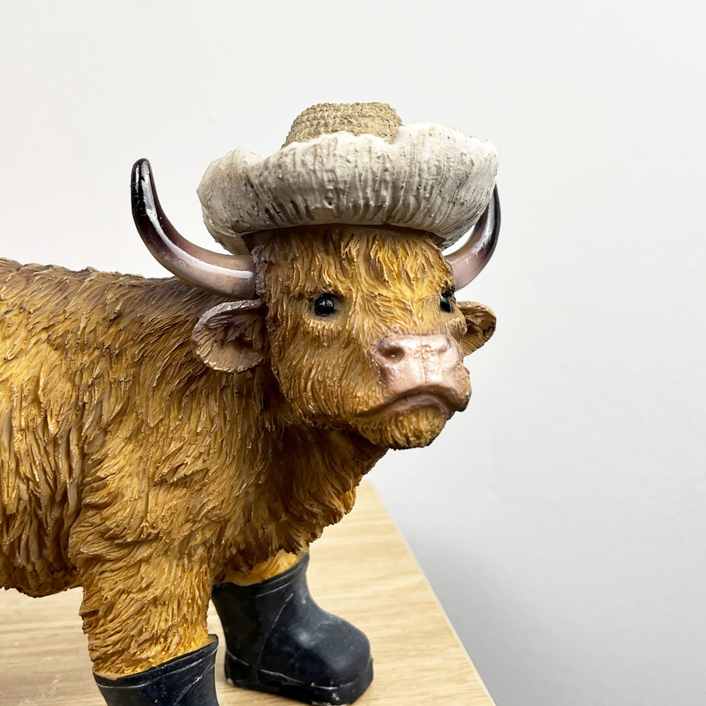 Small 17cm Straw Hat & Wellies Highland Cow Ornament / Figurine - Resin