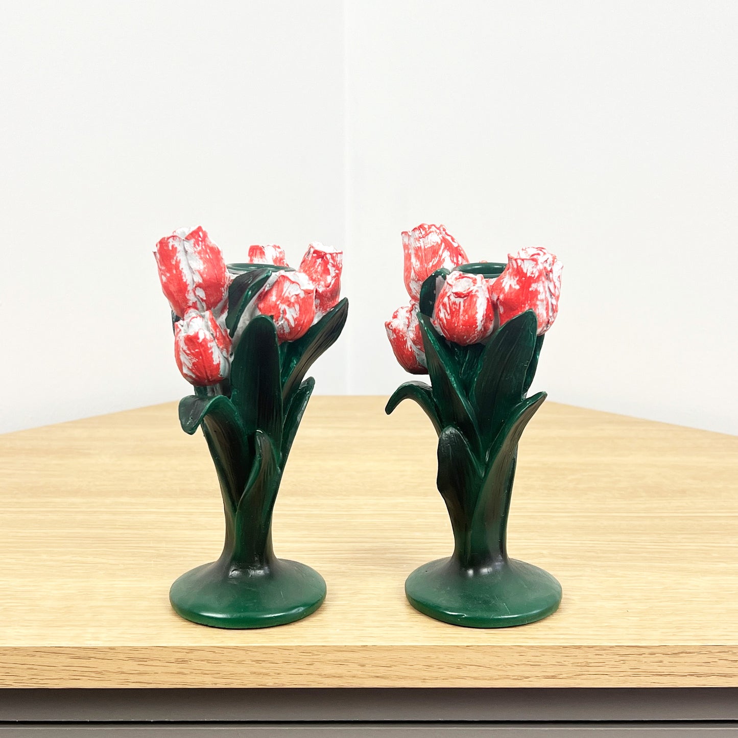 Set of 2 Floral Tulip Candle Holders – Resin