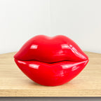 RedLipsOrnament-CloseUp