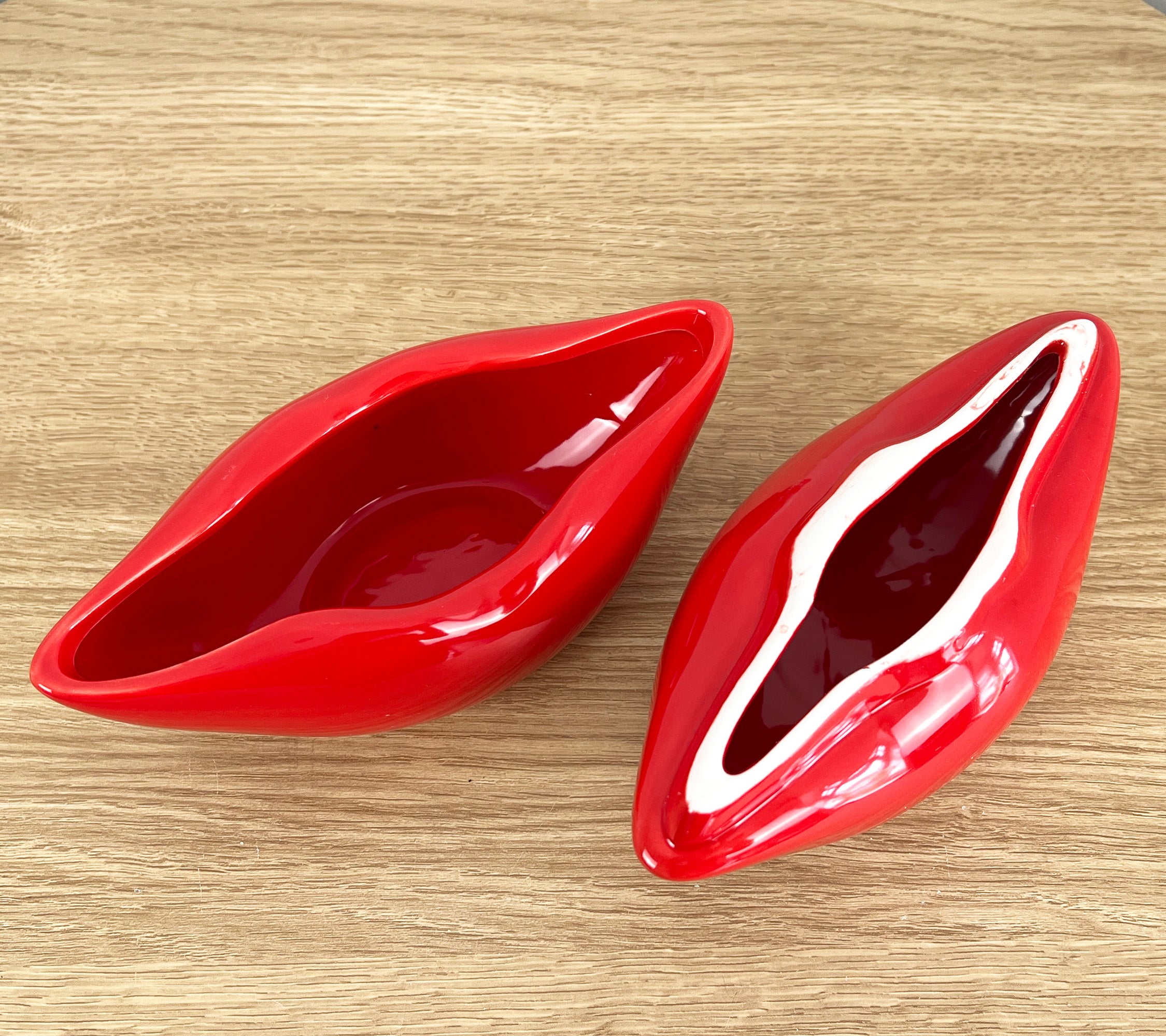 RedLipsOrnament-Inside