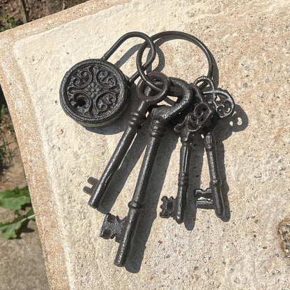 Antique Style Cast Iron Keys with Padlock