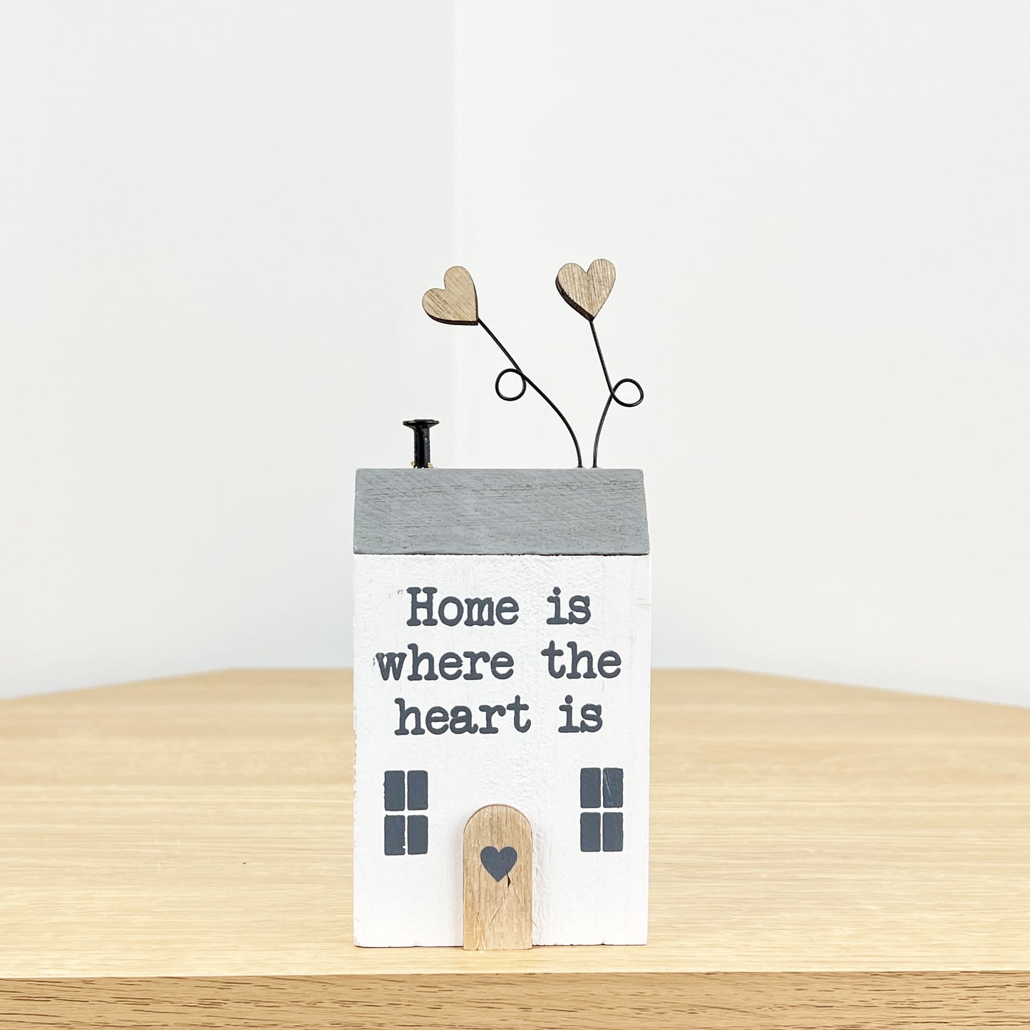 Cute Rustic House Ornament - 'Home Is Where The Heart Is' Sentimental Block / Sign