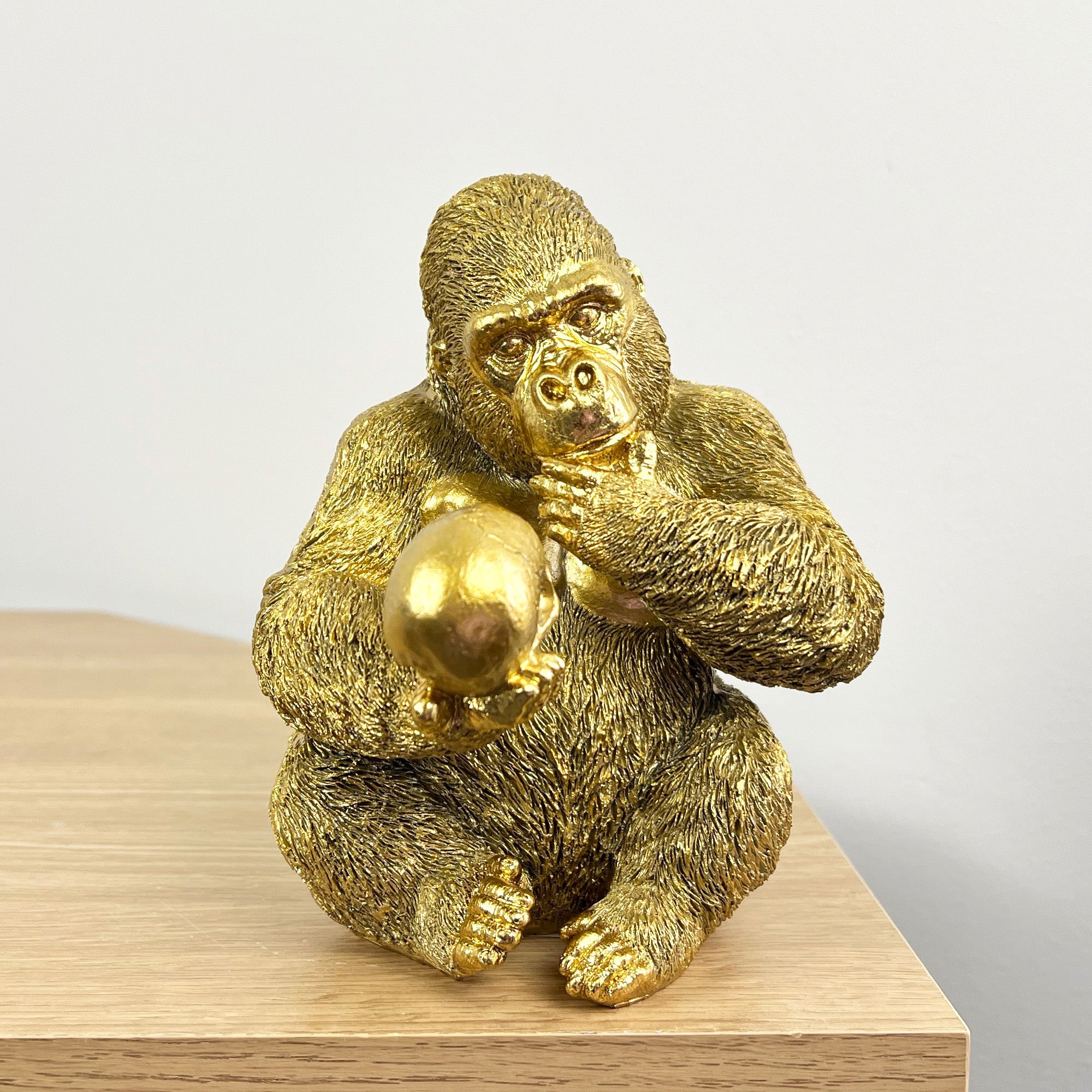 15cm Gold Thinking Gorilla Holding Skull – Resin