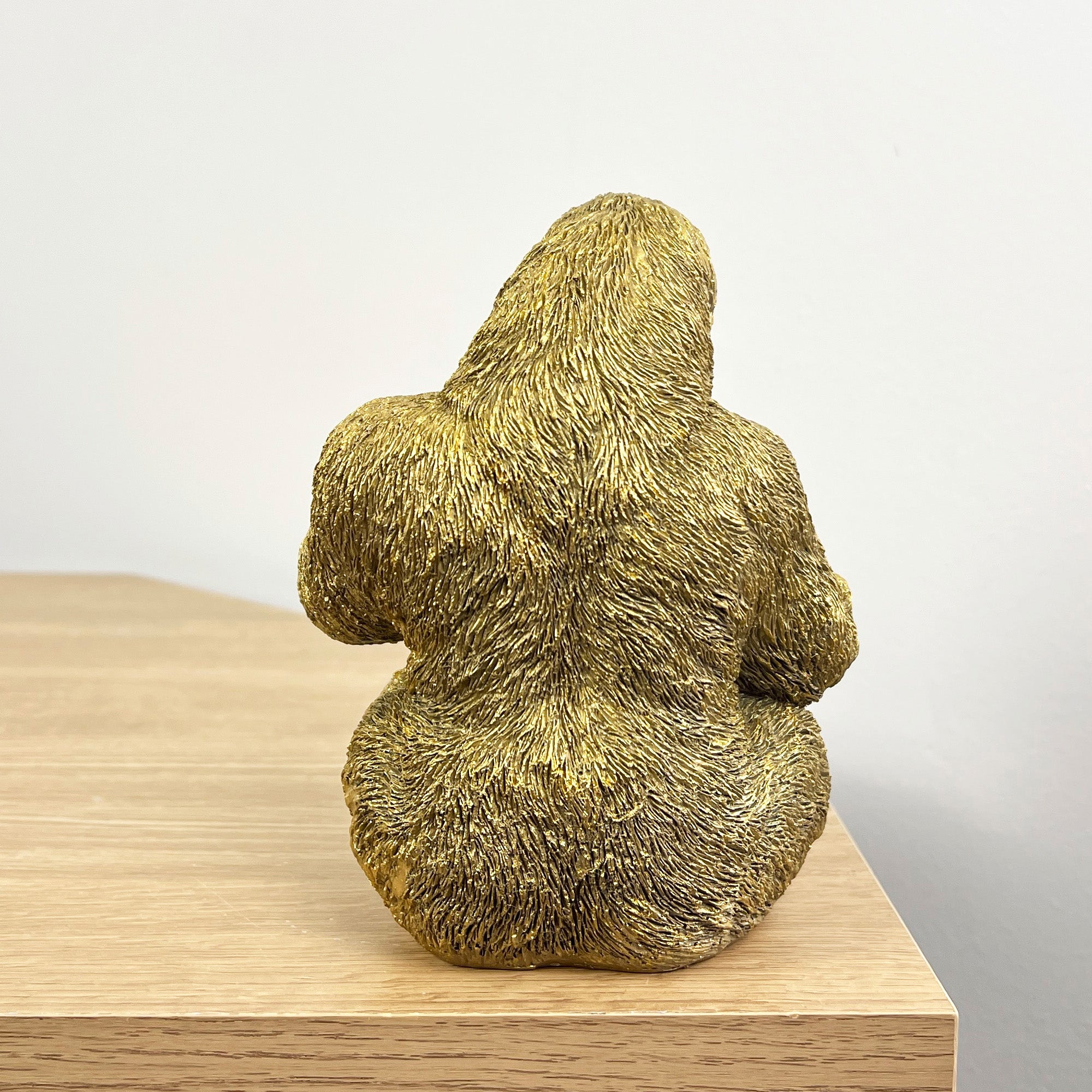 15cm Gold Thinking Gorilla Holding Skull – Resin