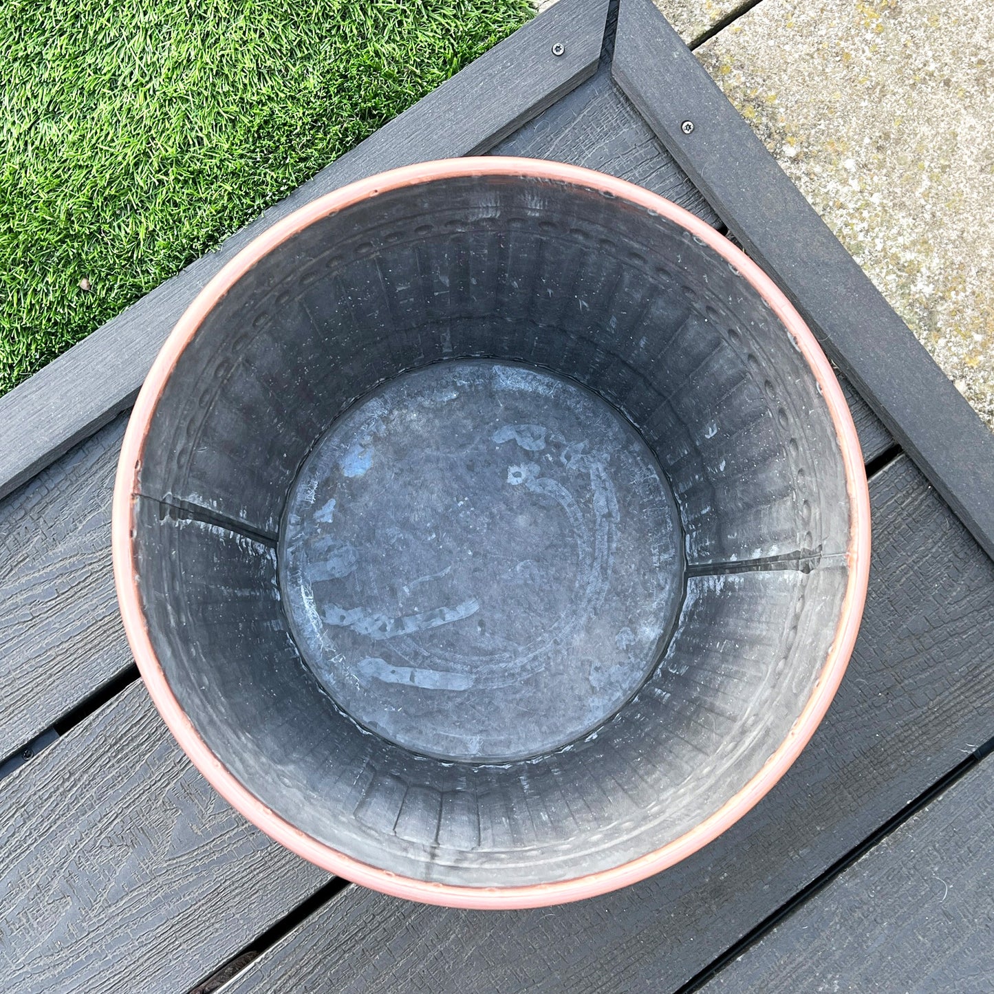 29.5cm x 22cm Rose Gold Rim Galvanised Zinc Planter - Round