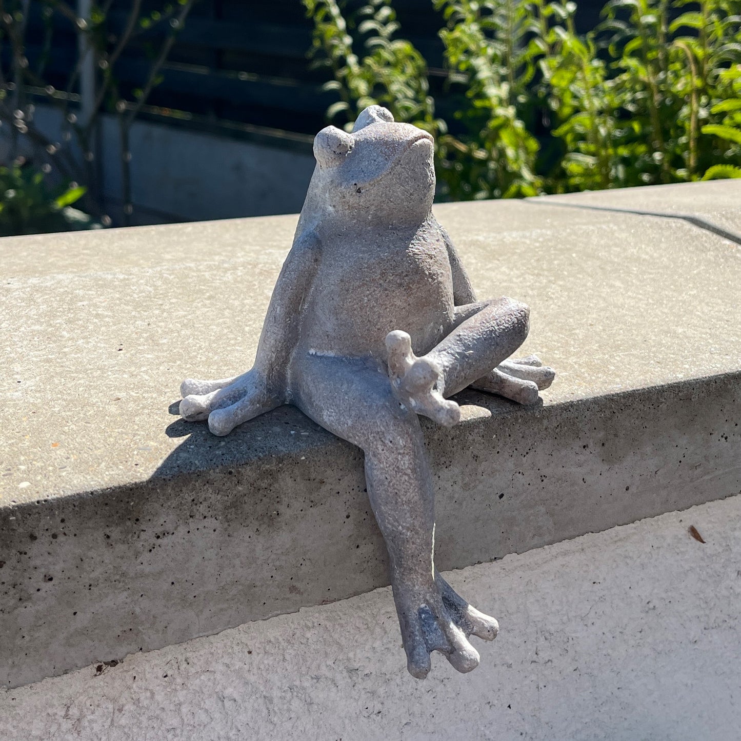 Resin Frog Garden Wall Ornament - Crossed Leg