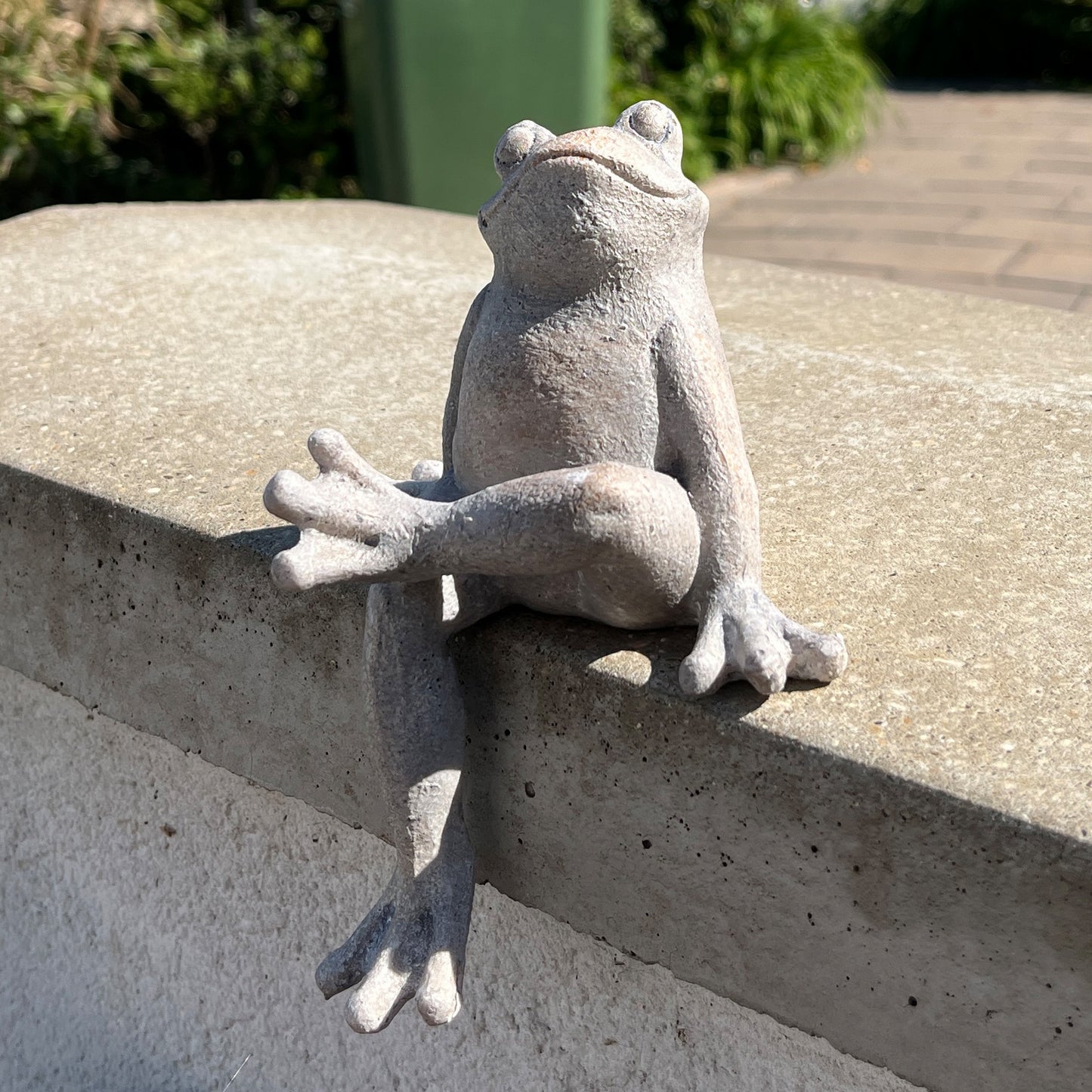Resin Frog Garden Wall Ornament - Crossed Leg