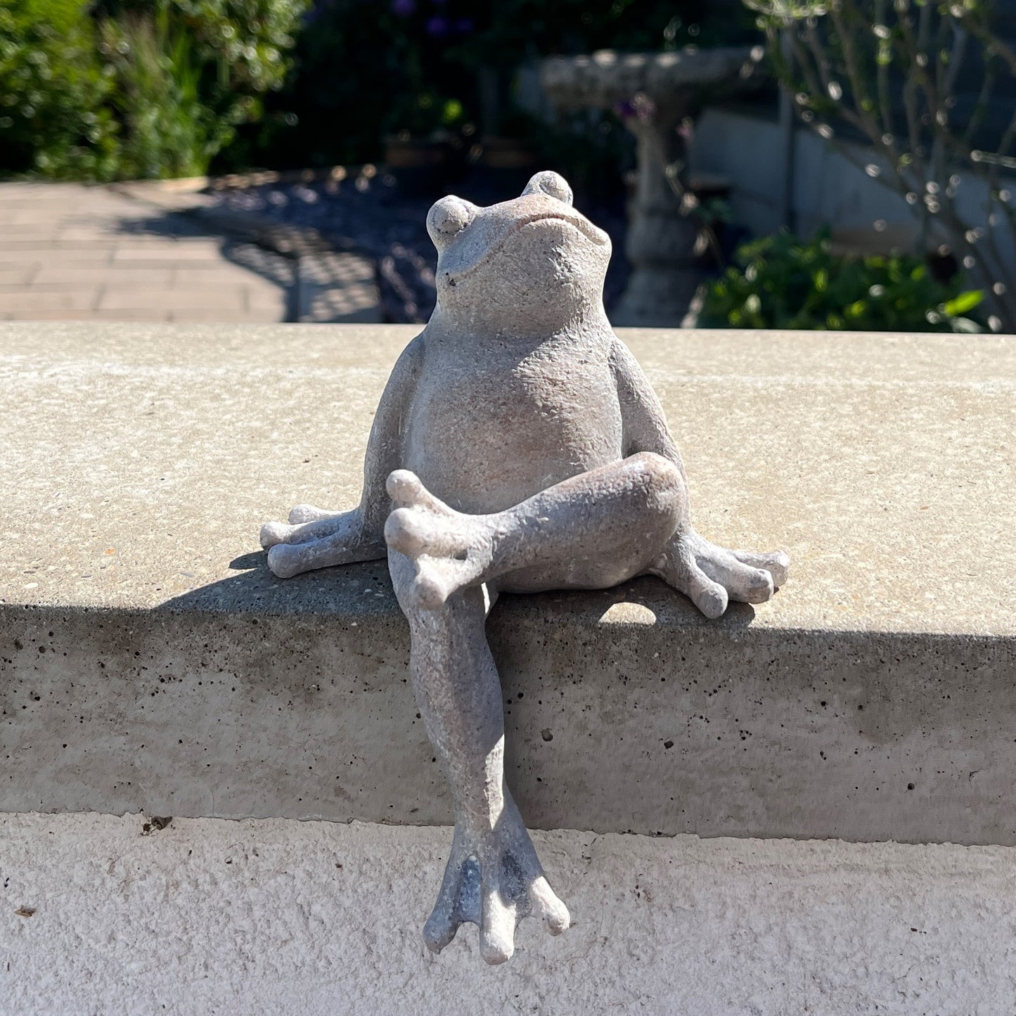 Resin Frog Garden Wall Ornament - Crossed Leg
