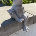 Resin Frog Garden Wall Ornament - Leg Up