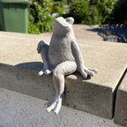 Resin Frog Garden Wall Ornament - Leg Up