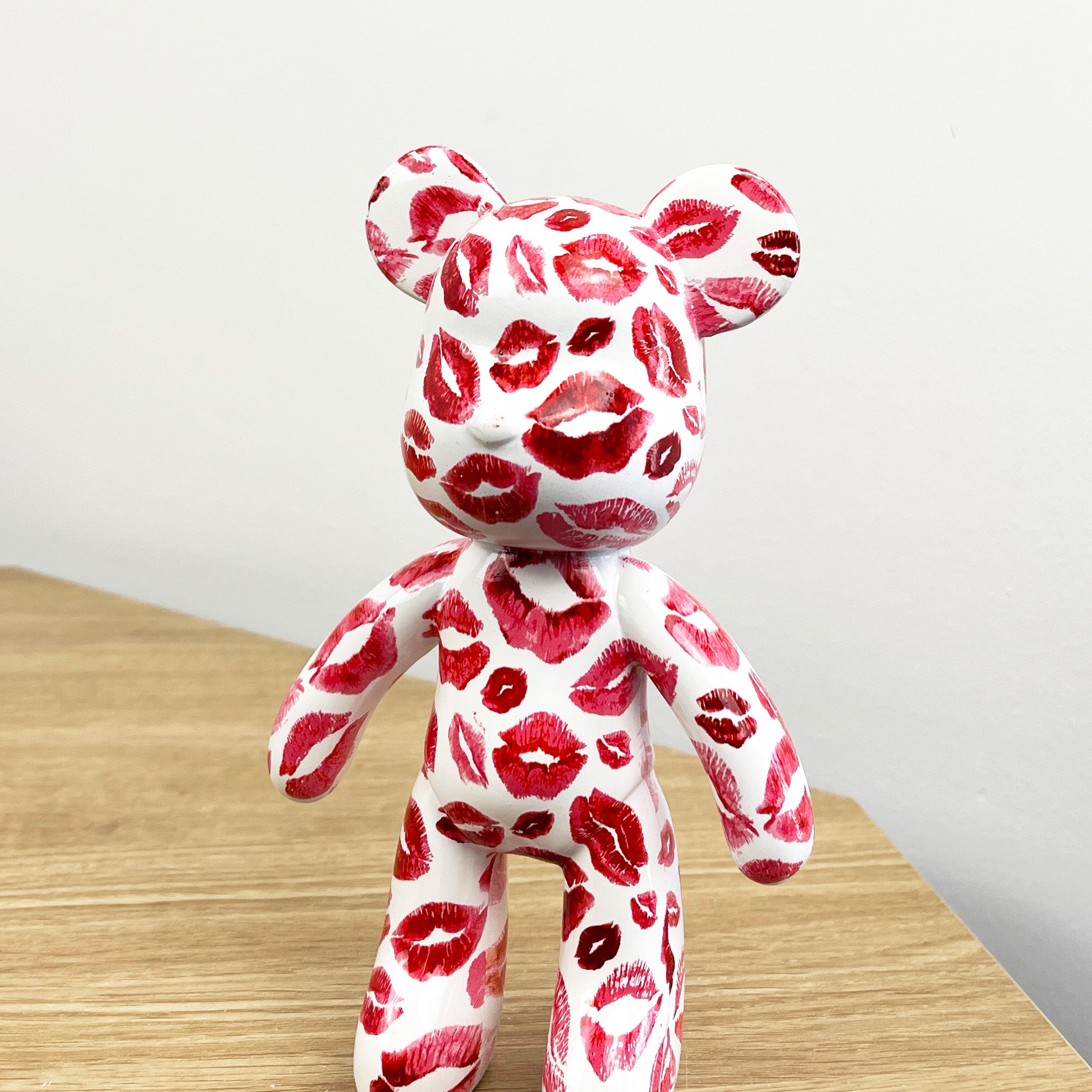 17.5cm Small 'Lips' Bear Ornament / Sculpture - Resin