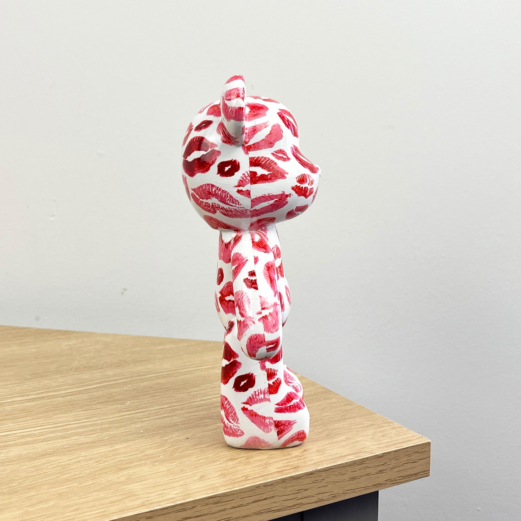 17.5cm Small 'Lips' Bear Ornament / Sculpture - Resin