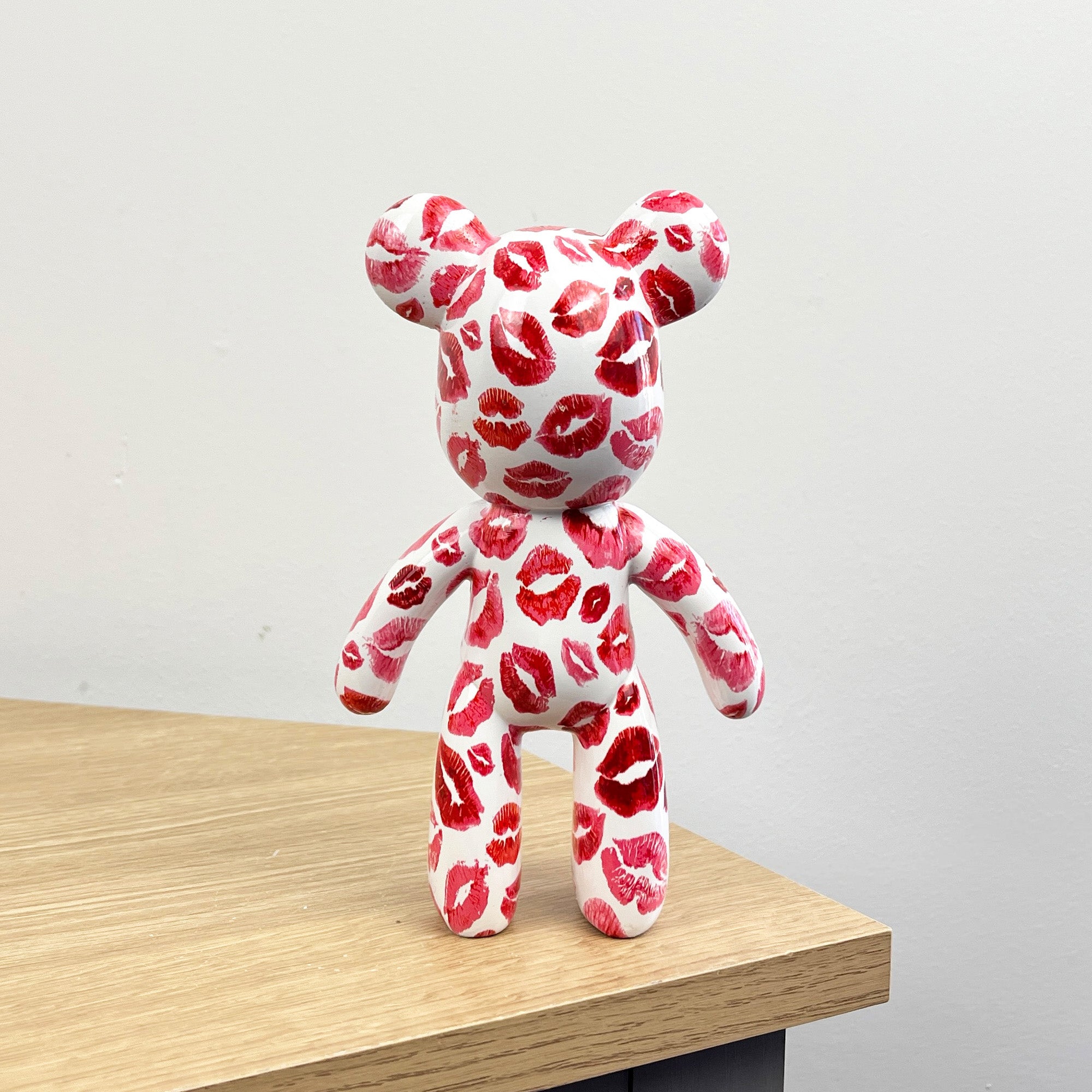 17.5cm Small 'Lips' Bear Ornament / Sculpture - Resin