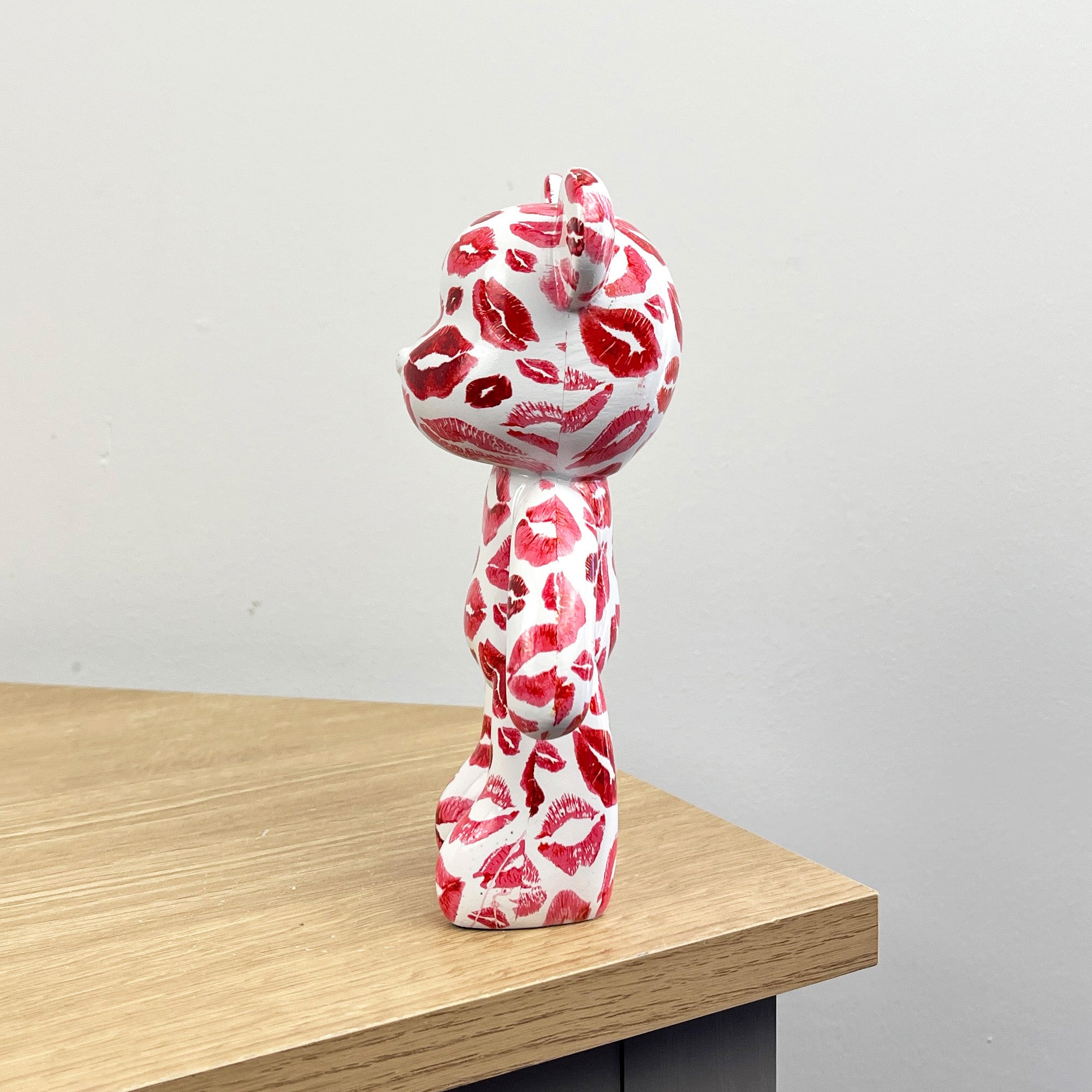 17.5cm Small 'Lips' Bear Ornament / Sculpture - Resin