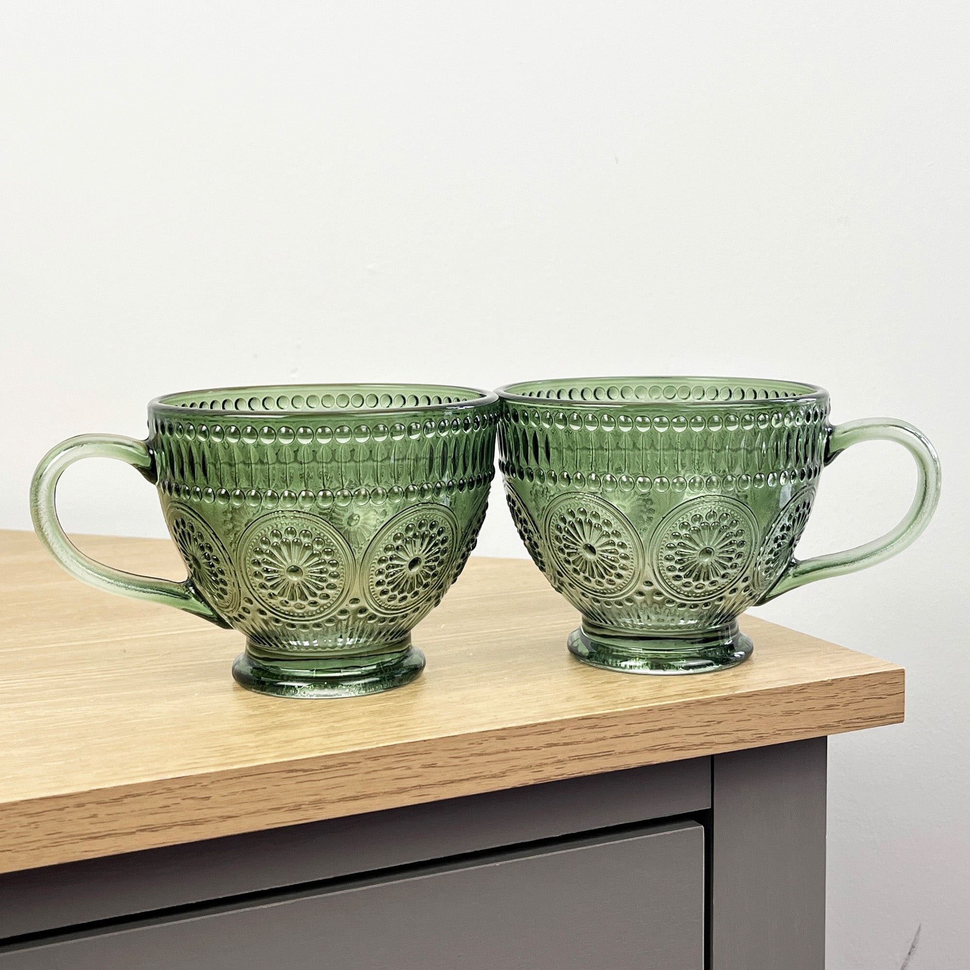Set of 2 Vintage Style Glass Mugs – Green