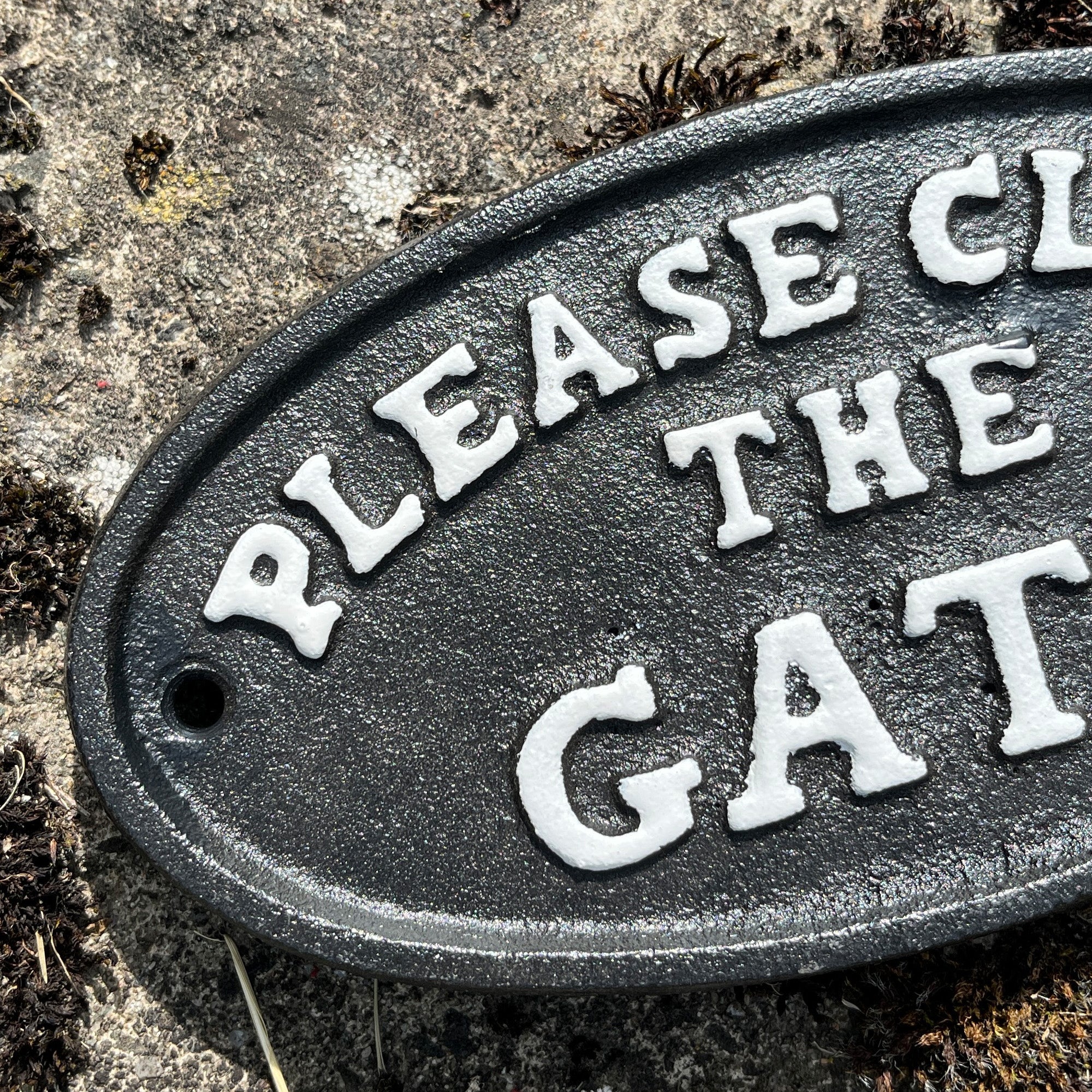 Oval 'Please Close the Gate' Wall Sign / Plaque - Cast Iron
