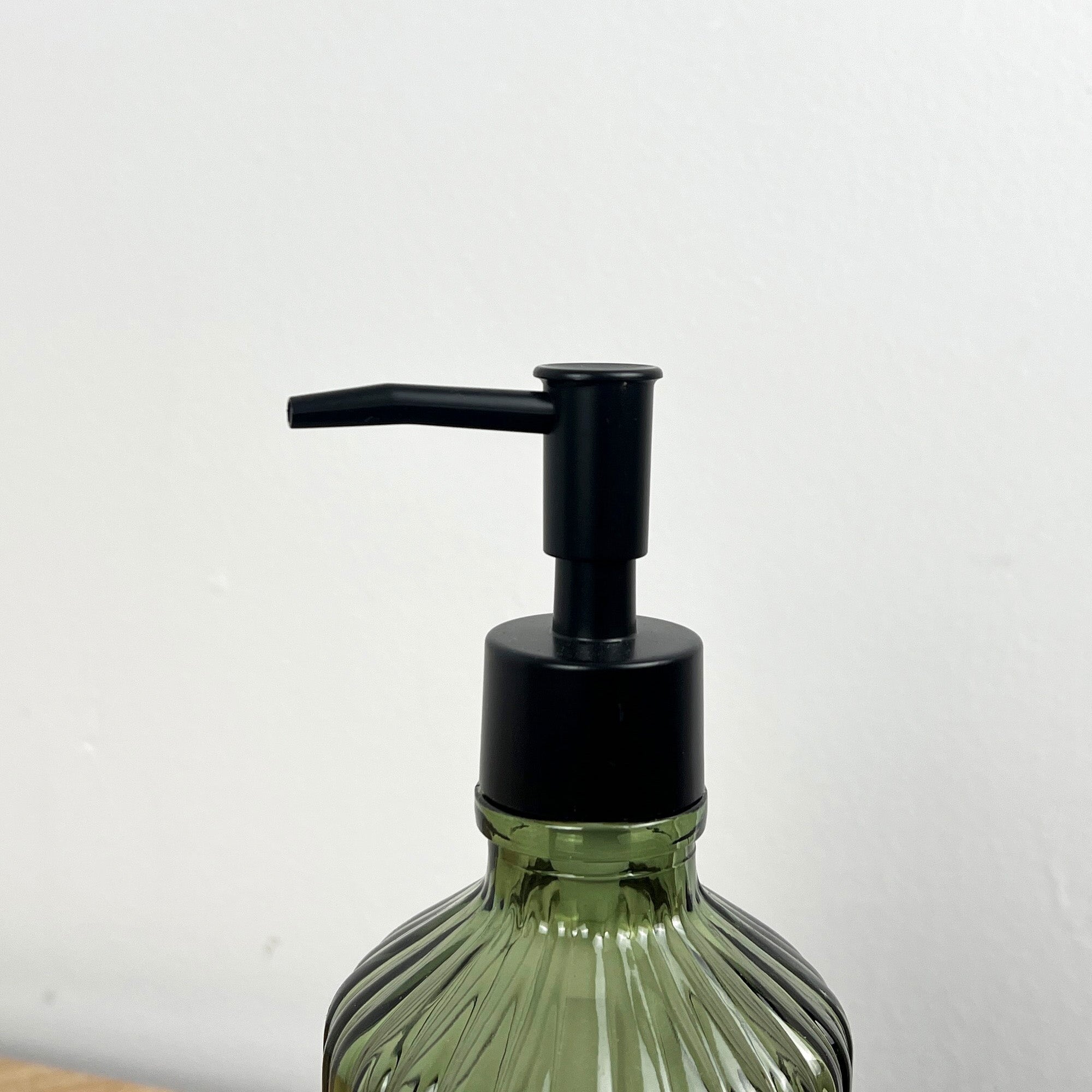 2 Piece Ribbed Glass Bathroom Sink Accessories Set - Green