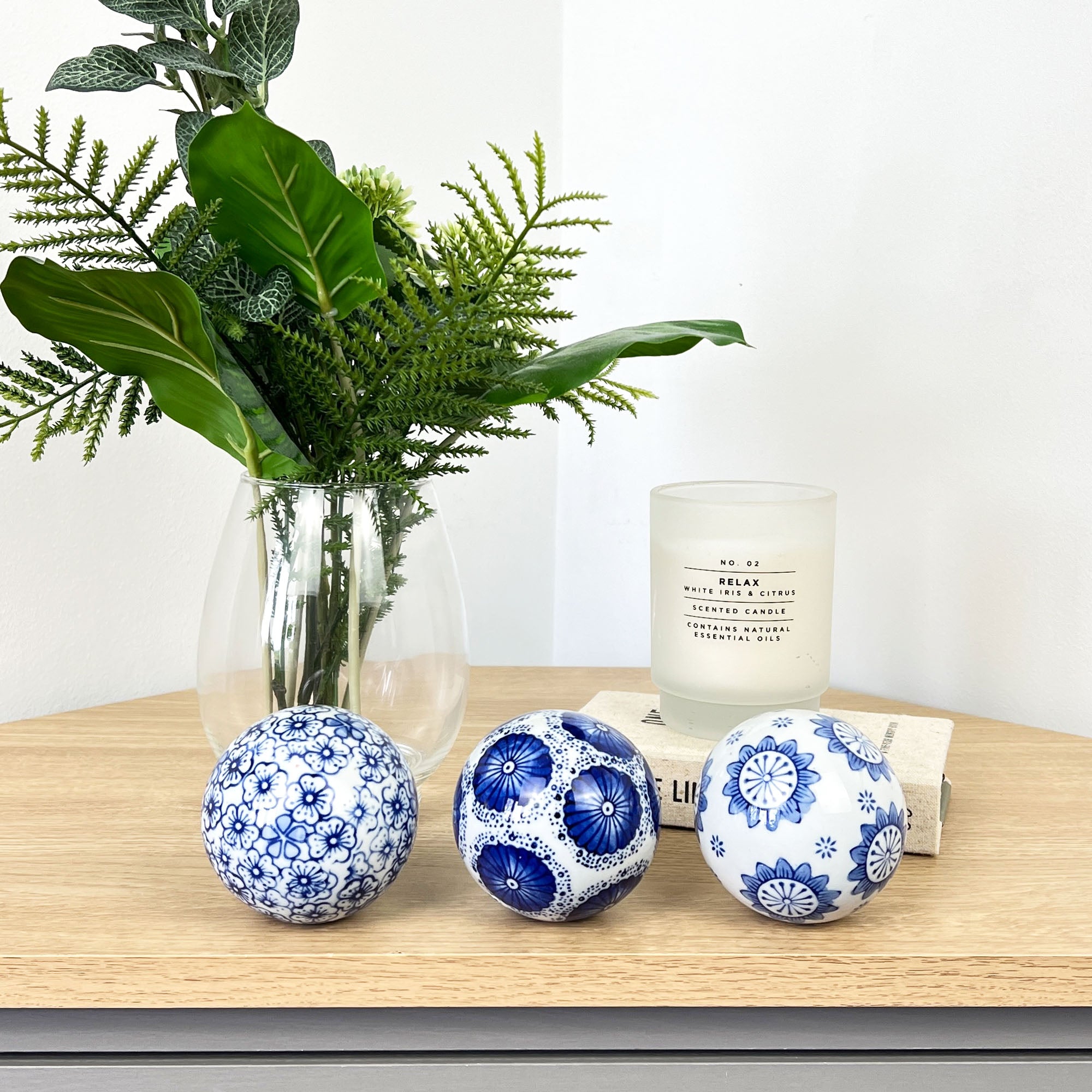 Set of 3 Decorative Balls for Bowls – White & Blue