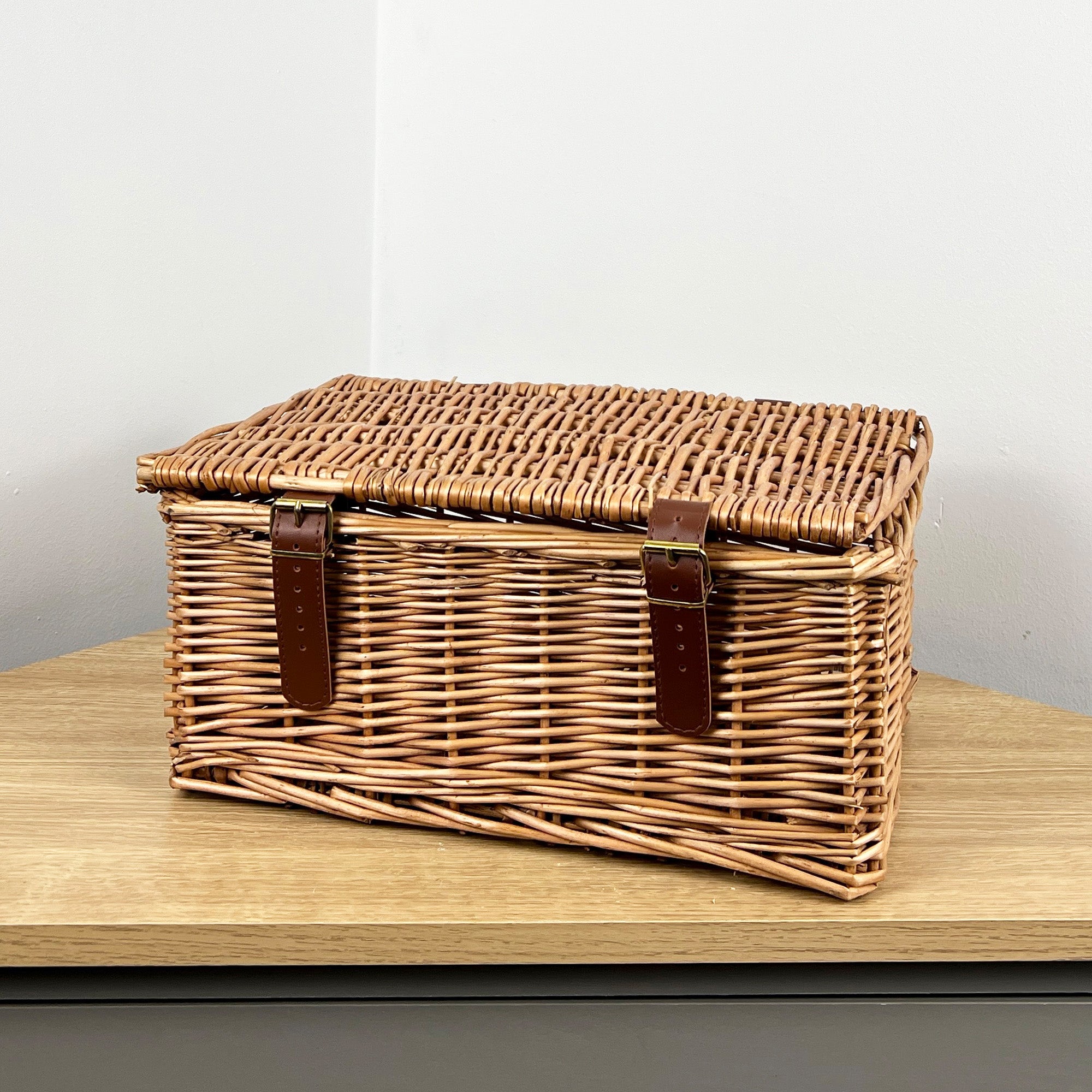 36cm x 26cm Small Lidded Wicker Hamper Storage Basket