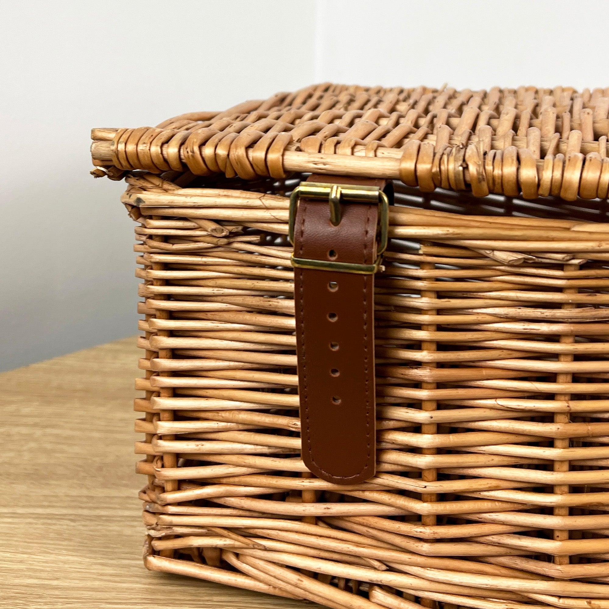 36cm x 26cm Small Lidded Wicker Hamper Storage Basket