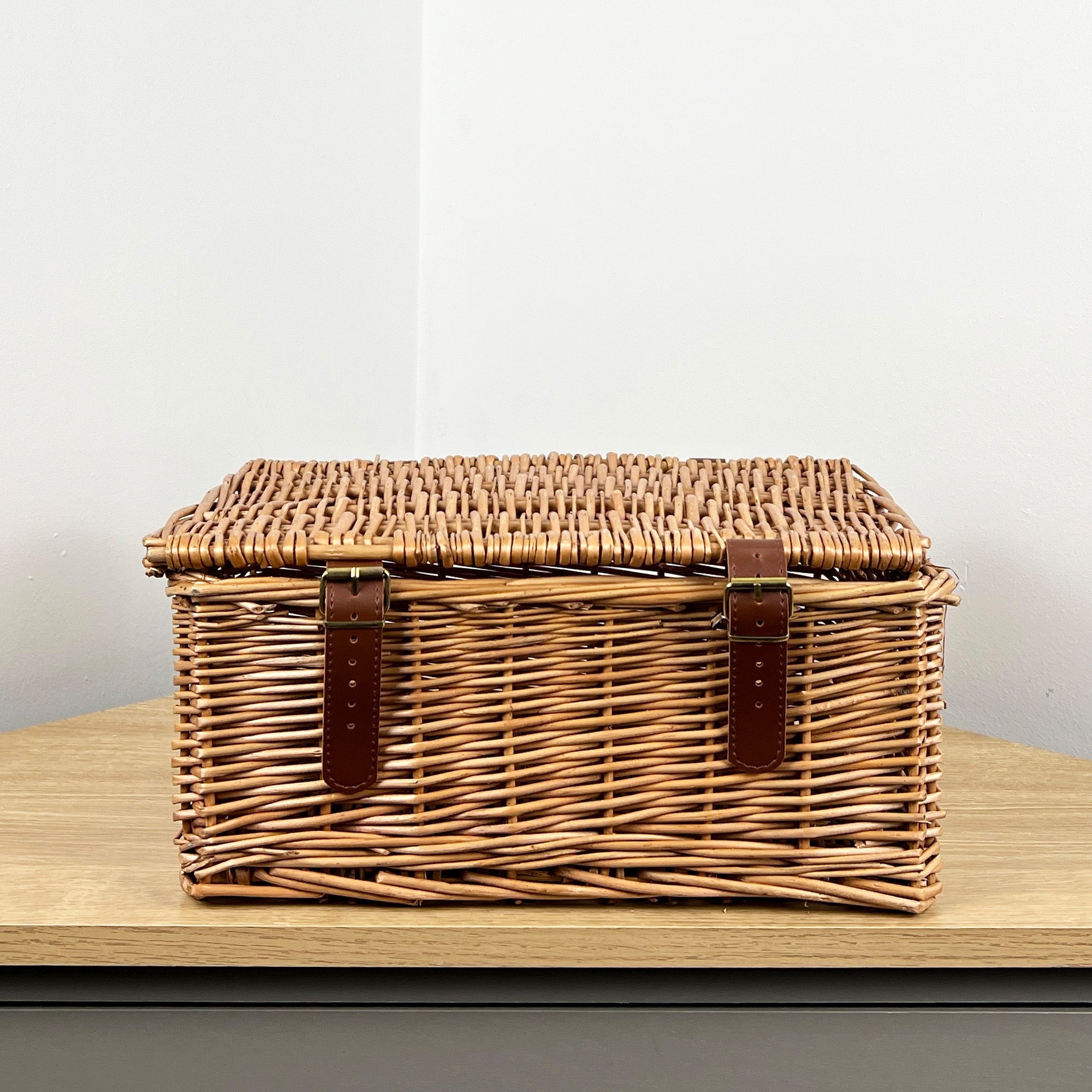 36cm x 26cm Small Lidded Wicker Hamper Storage Basket