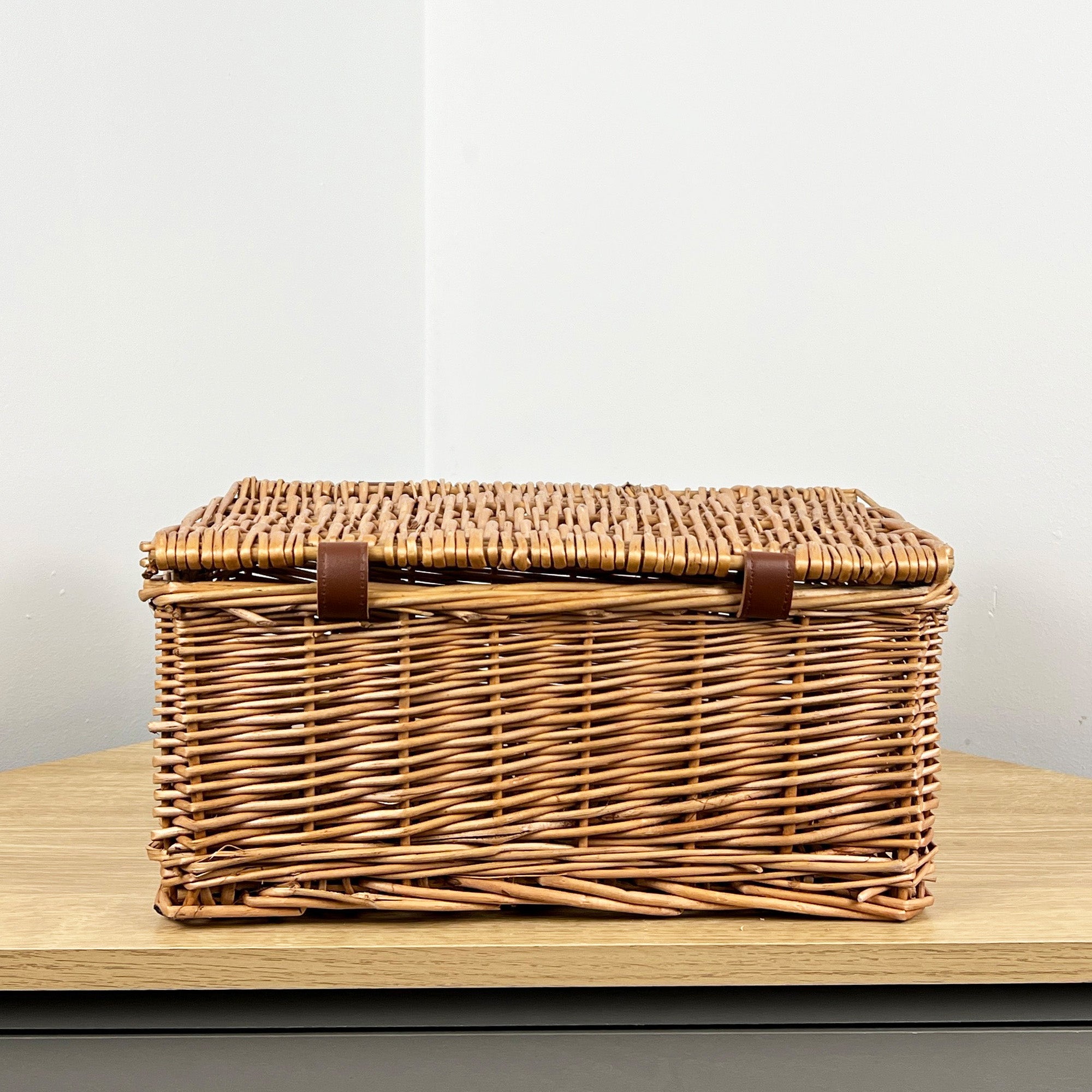 36cm x 26cm Small Lidded Wicker Hamper Storage Basket