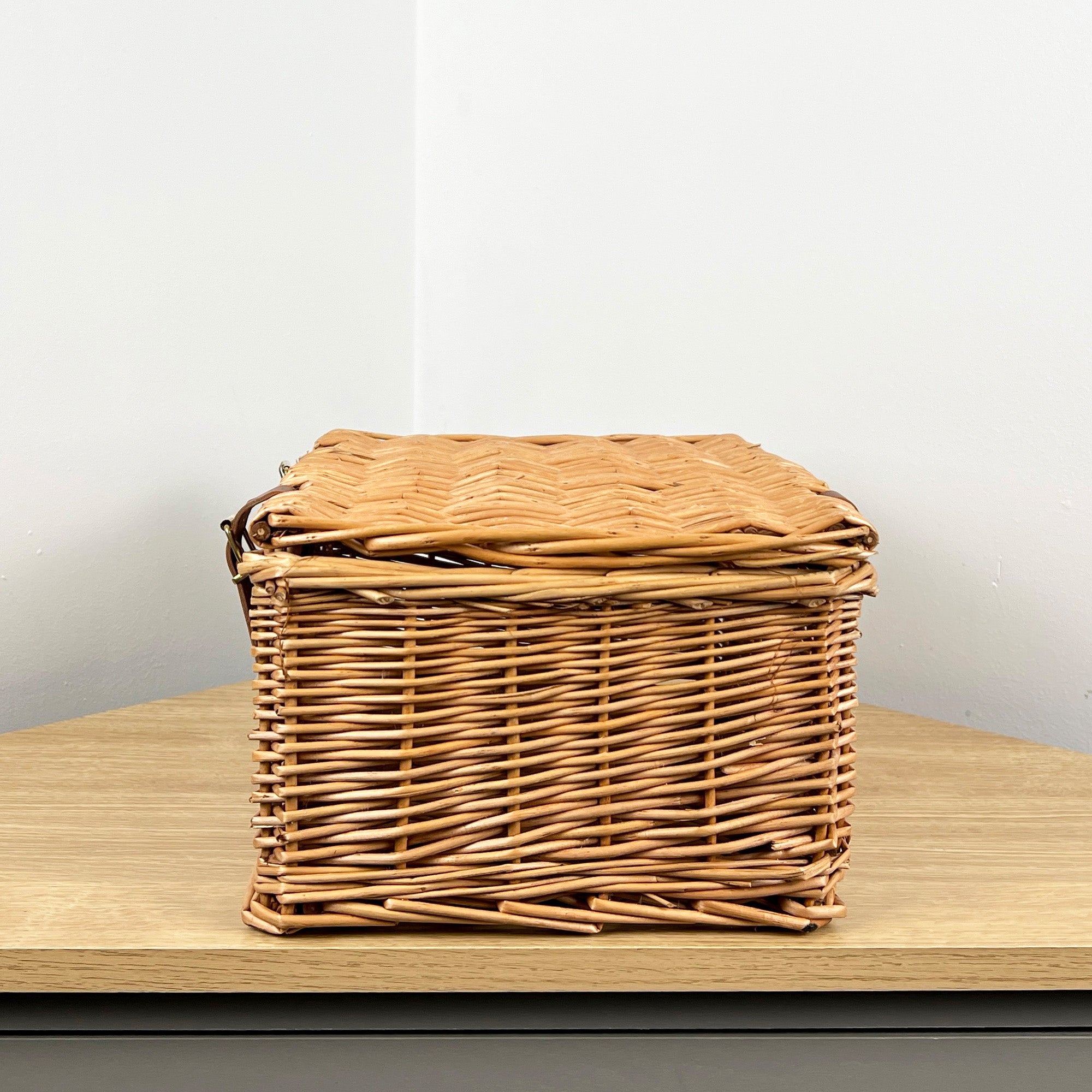 36cm x 26cm Small Lidded Wicker Hamper Storage Basket