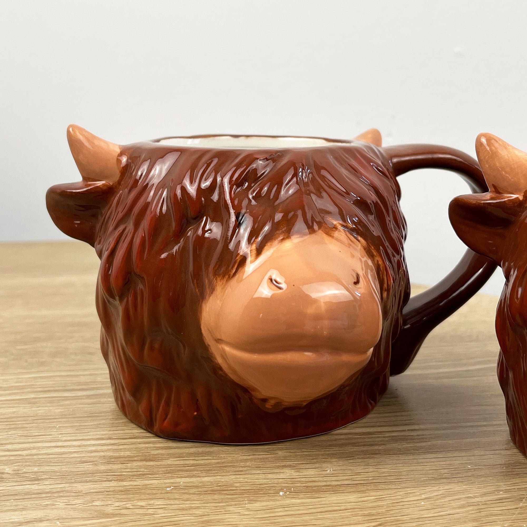 Set of 2 x Novelty Highland Cow Shaped Mugs – Ceramic