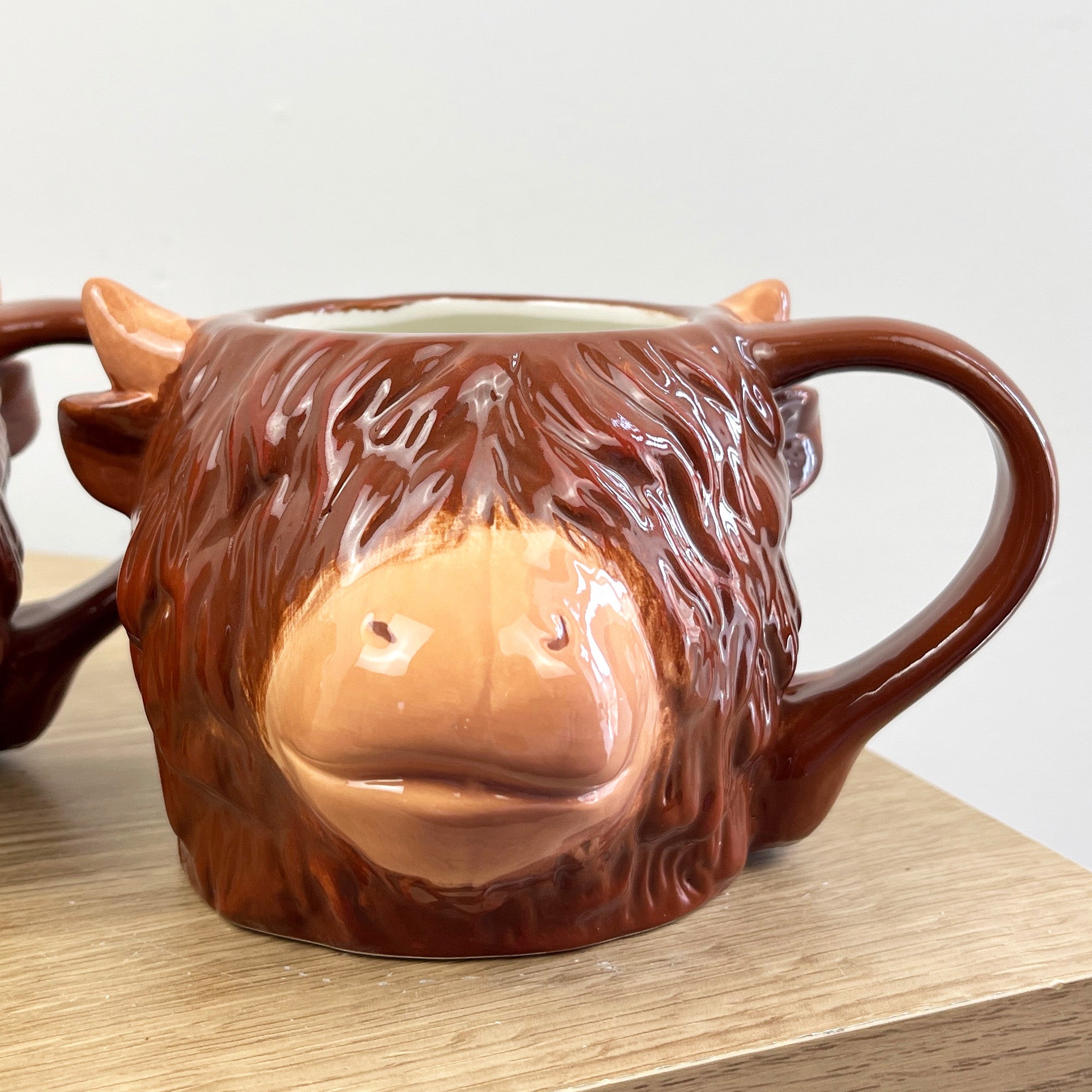 Set of 2 x Novelty Highland Cow Shaped Mugs – Ceramic