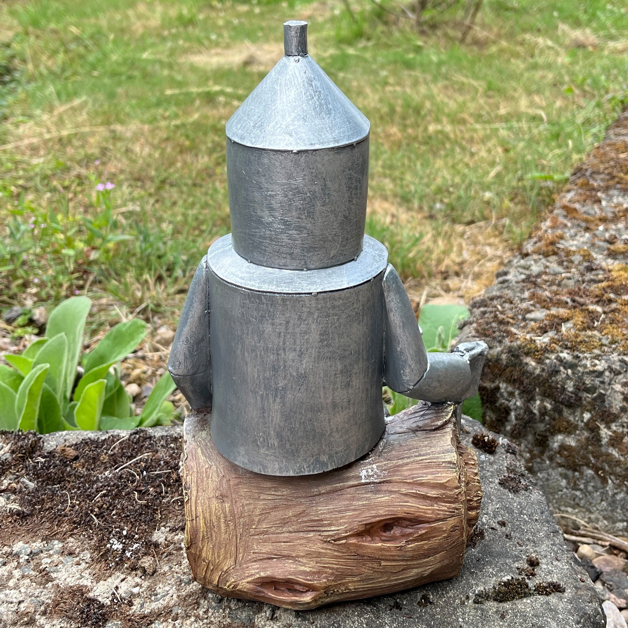 20.5cm Resin Tin Man Sitting on Log Garden Ornament