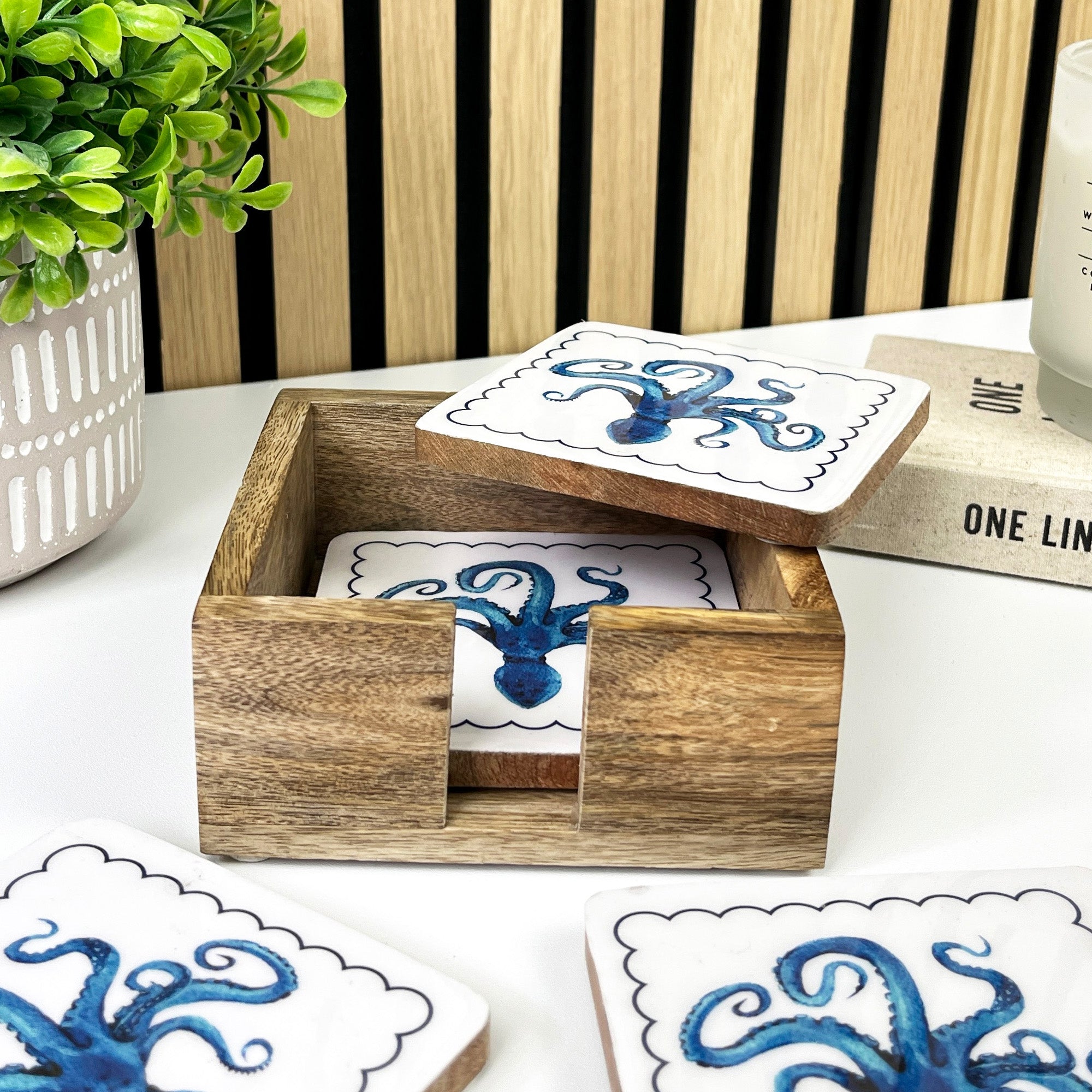 Set of 4 Wooden Coasters in Holder – Octopus