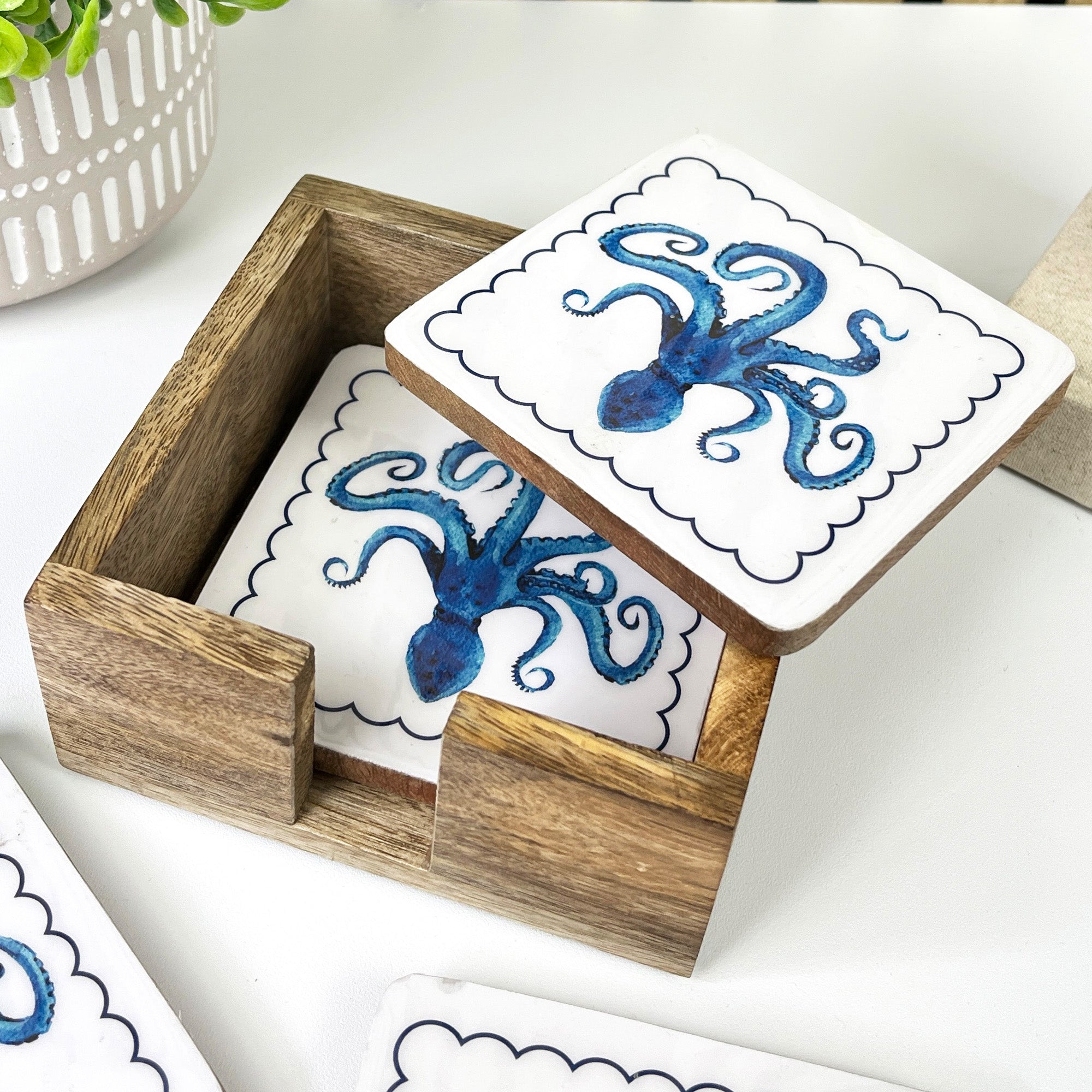 Set of 4 Wooden Coasters in Holder – Octopus