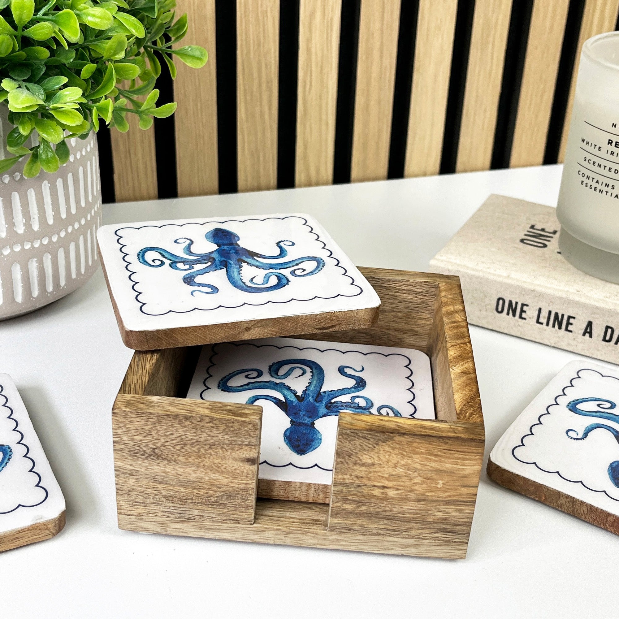 Set of 4 Wooden Coasters in Holder – Octopus