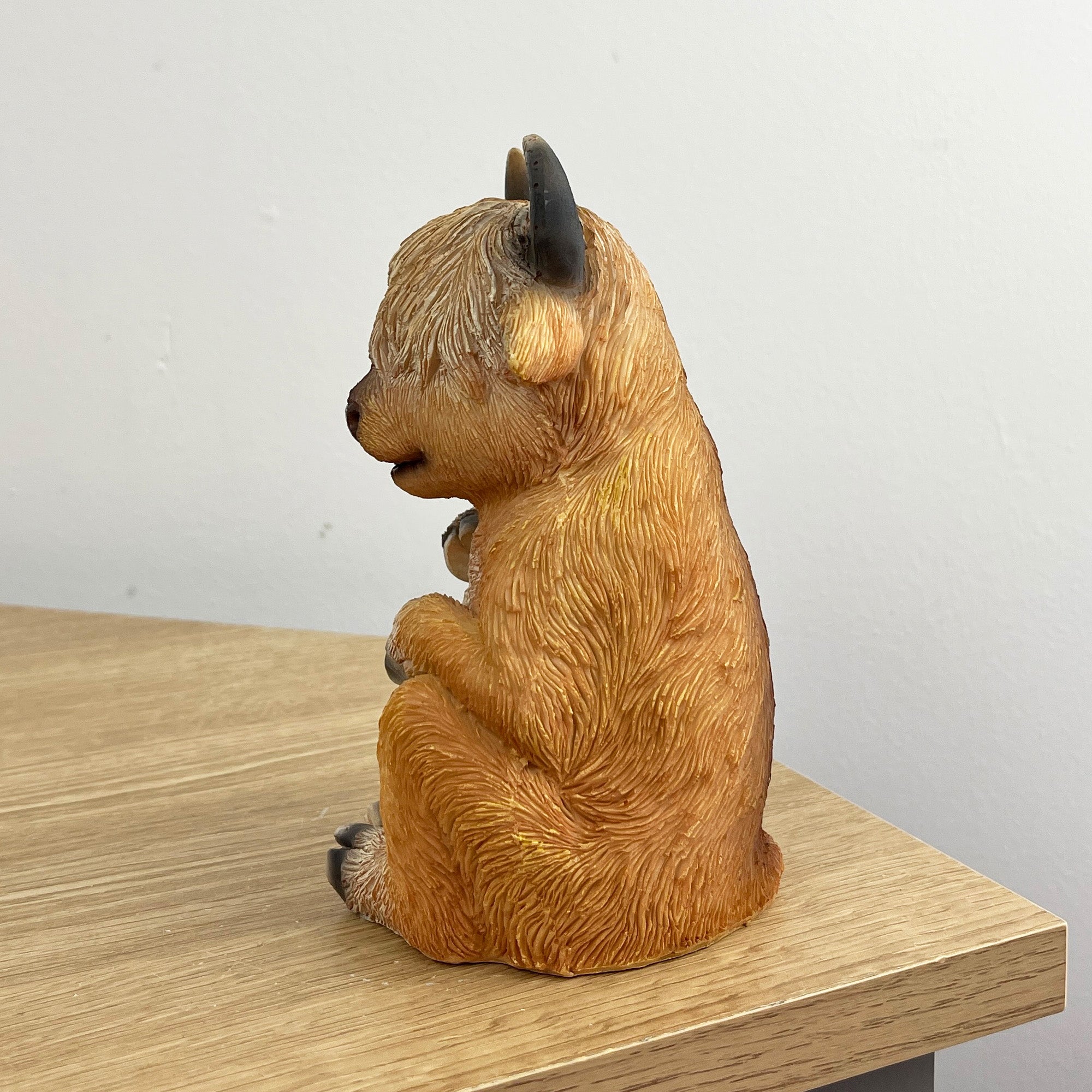 15cm Sitting Highland Cow Ornament – Resin