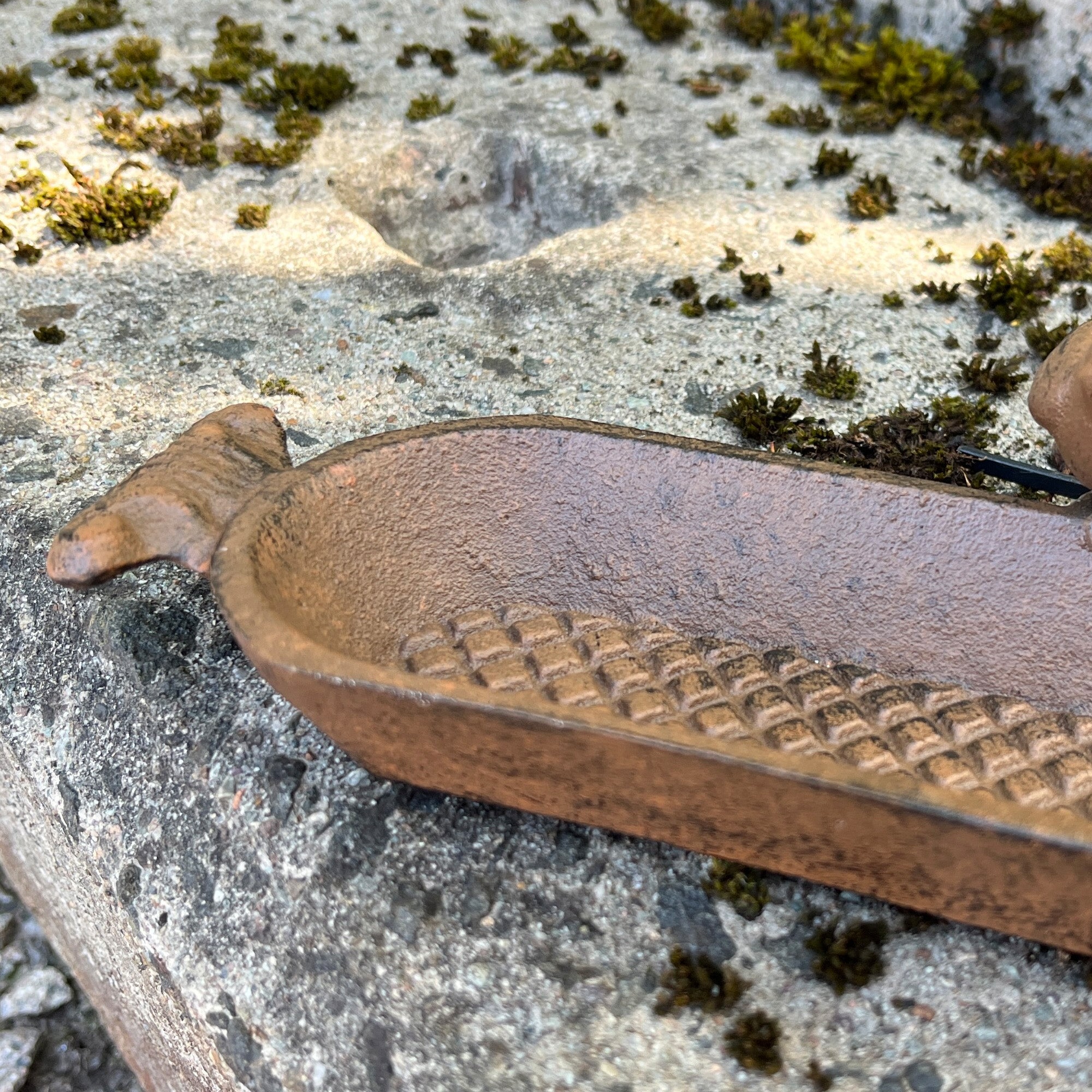 30.5cm Rustic Bird Feeder Tray / Trough - Cast Iron