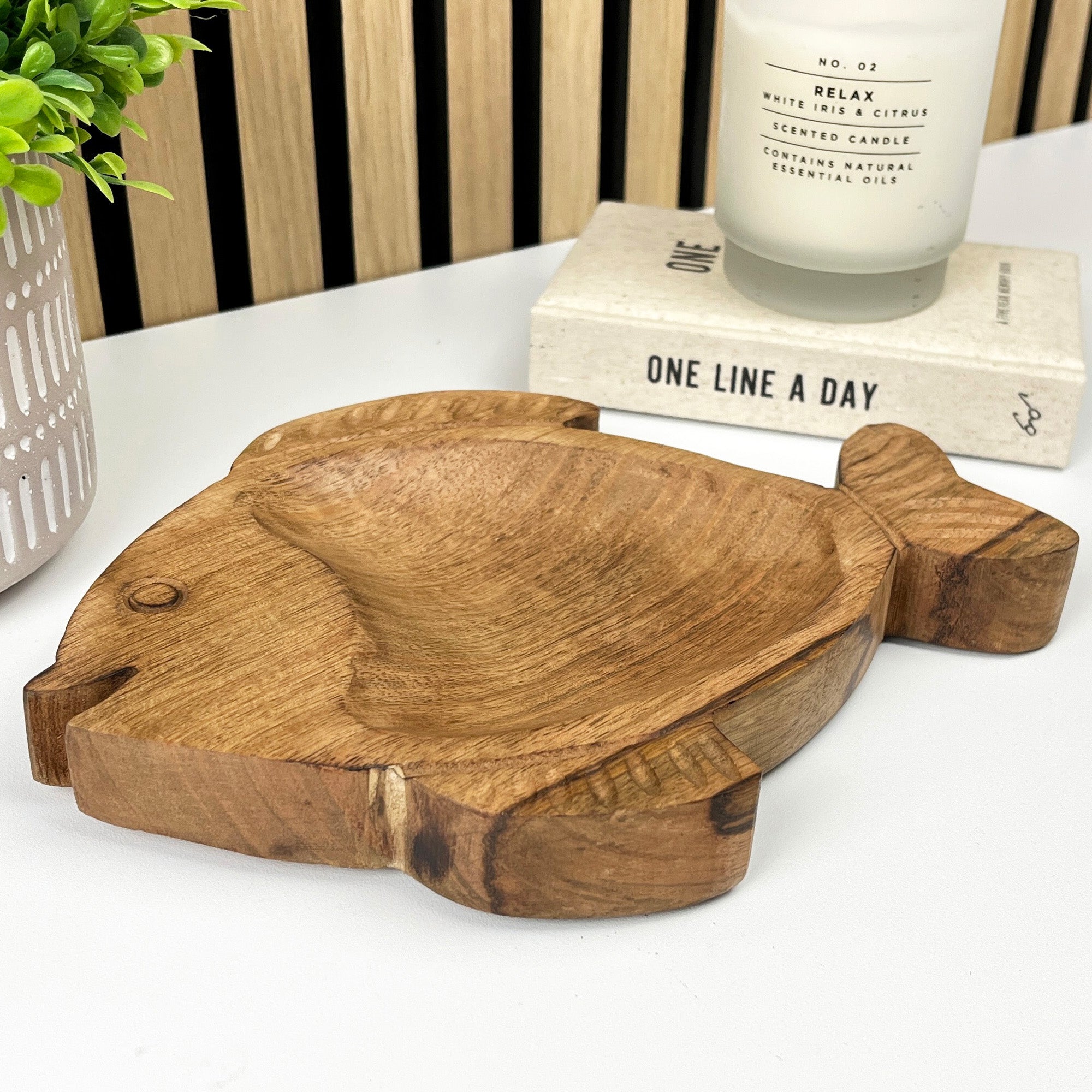 25.5cm Wooden Fish Shaped Trinket Dish - Mango Wood