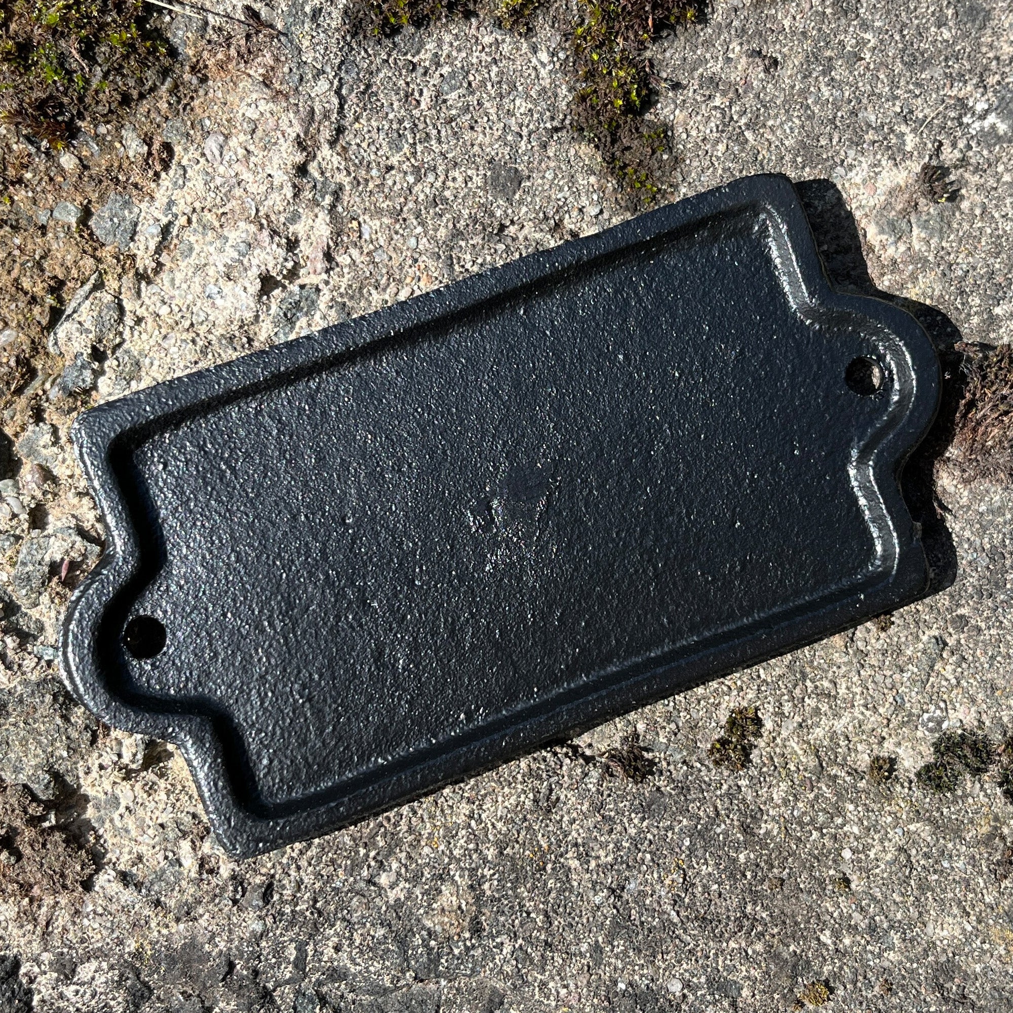 Small Shed Wall Sign / Plaque - Cast Iron