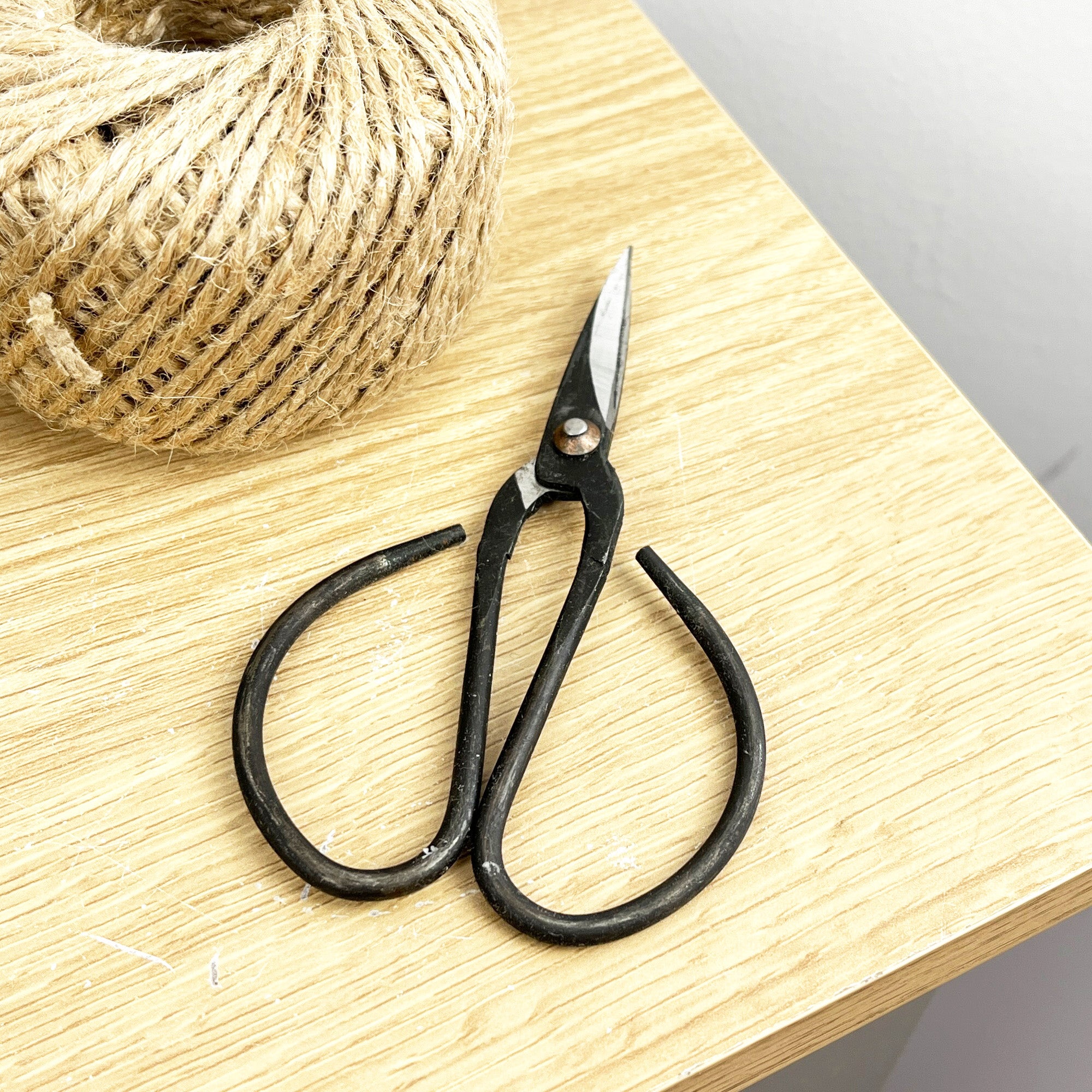 Twine Holder with Scissors – Cast Iron