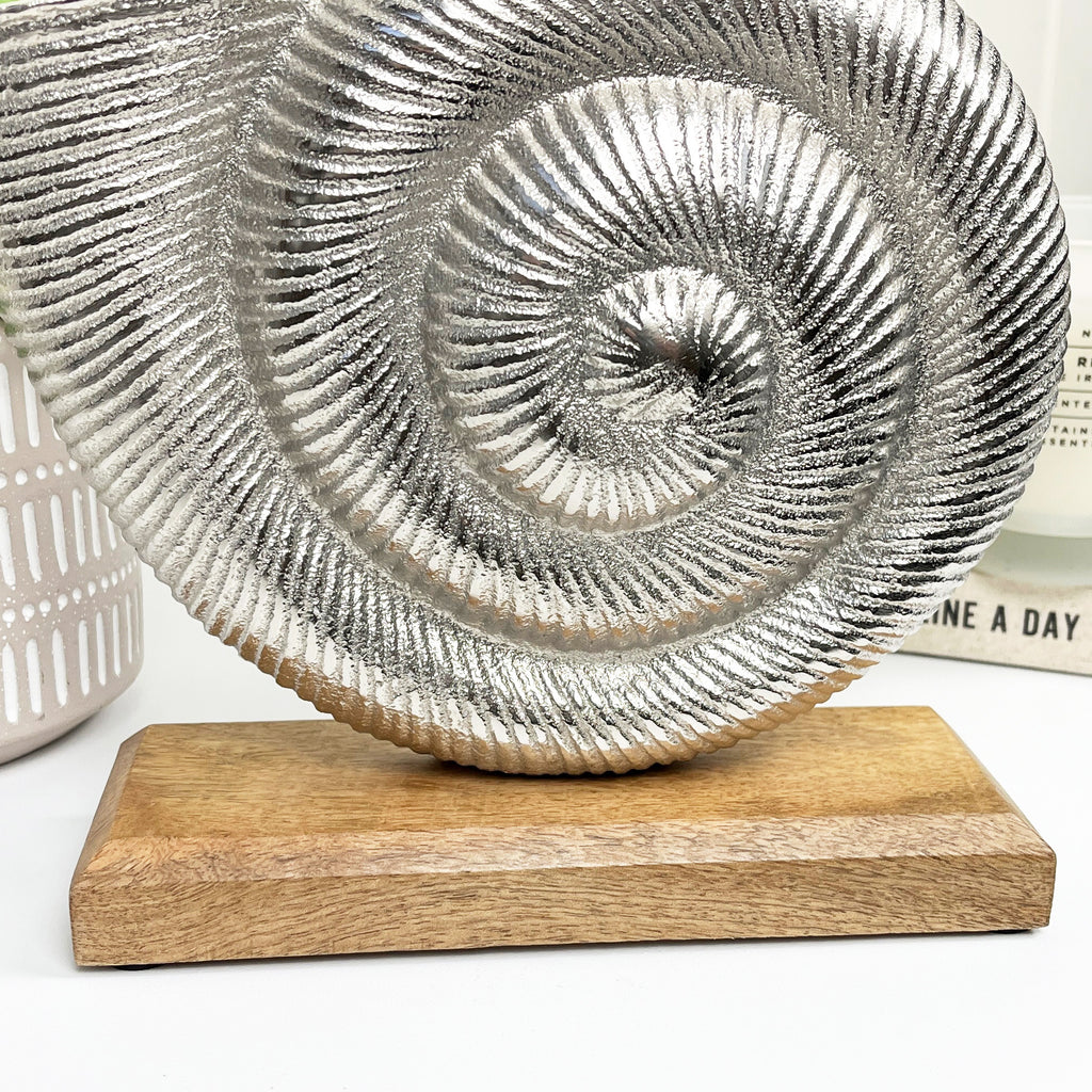 21.5cm Nautical Metal Seashell on Wood Ornament – Silver