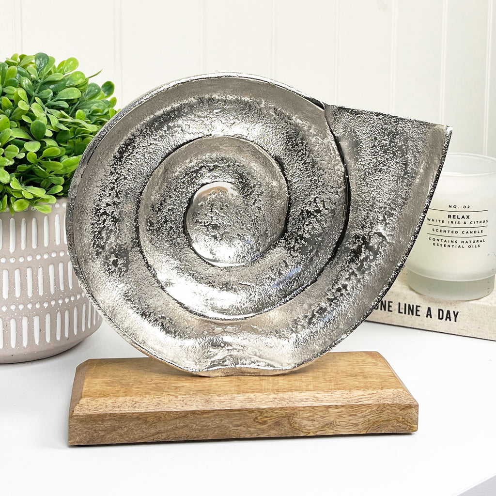 21.5cm Nautical Metal Seashell on Wood Ornament – Silver