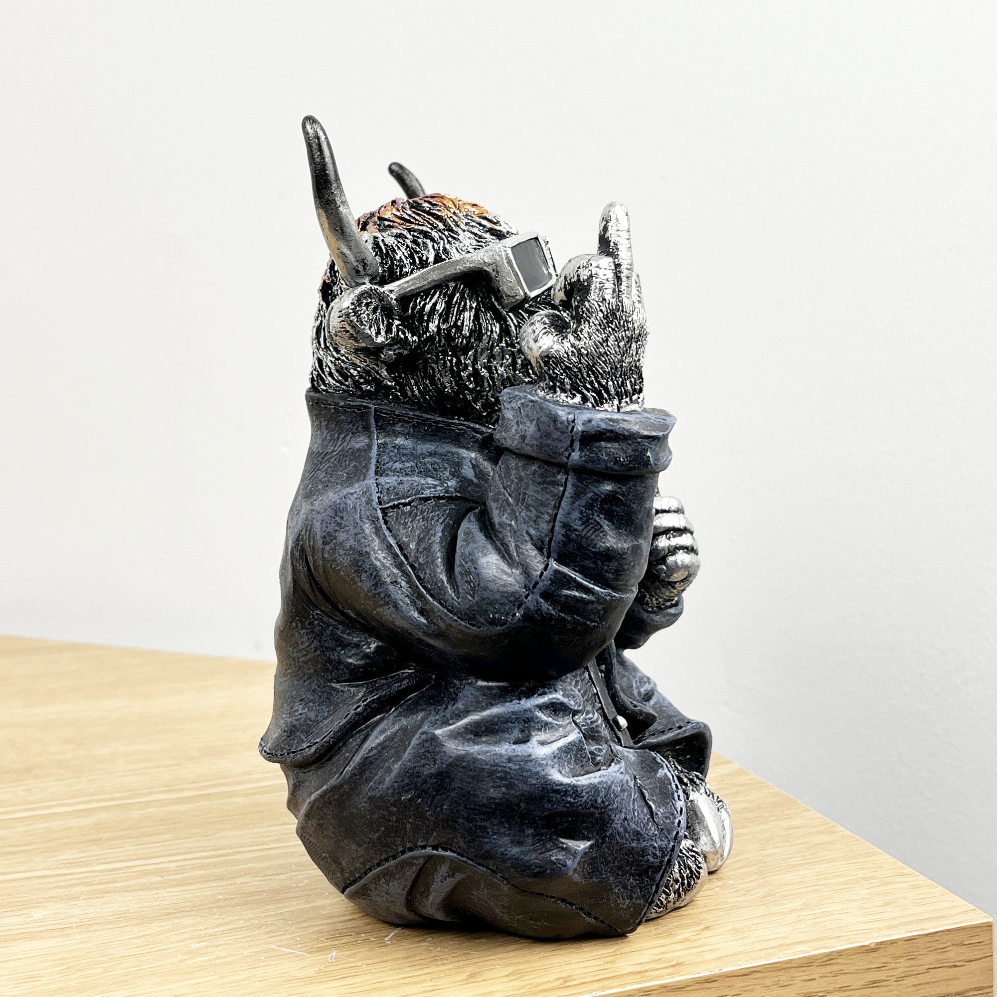 18cm Rude Middle Finger Highland Cow Ornament – Resin