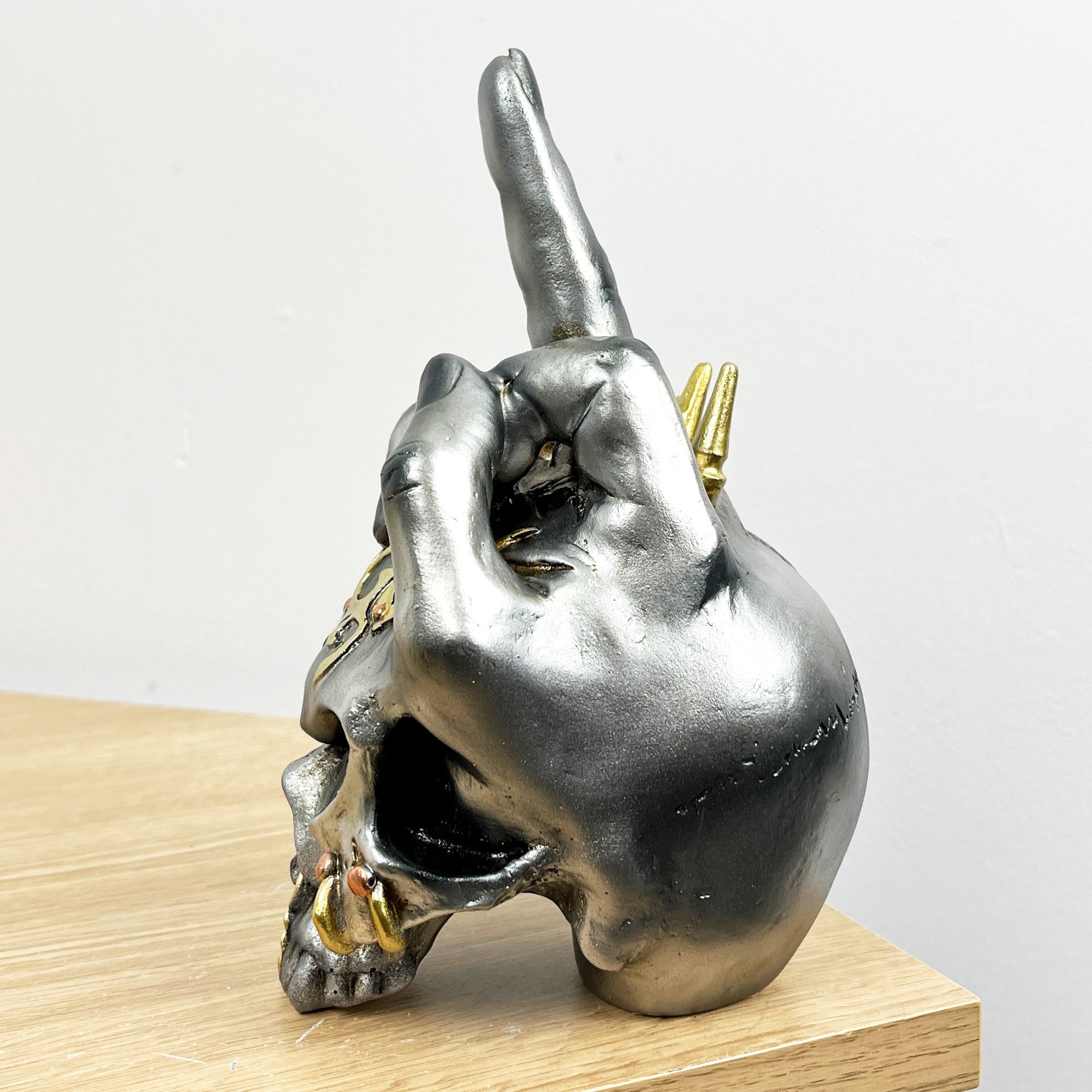 18.5cm Middle Finger Skull Ornament – Resin