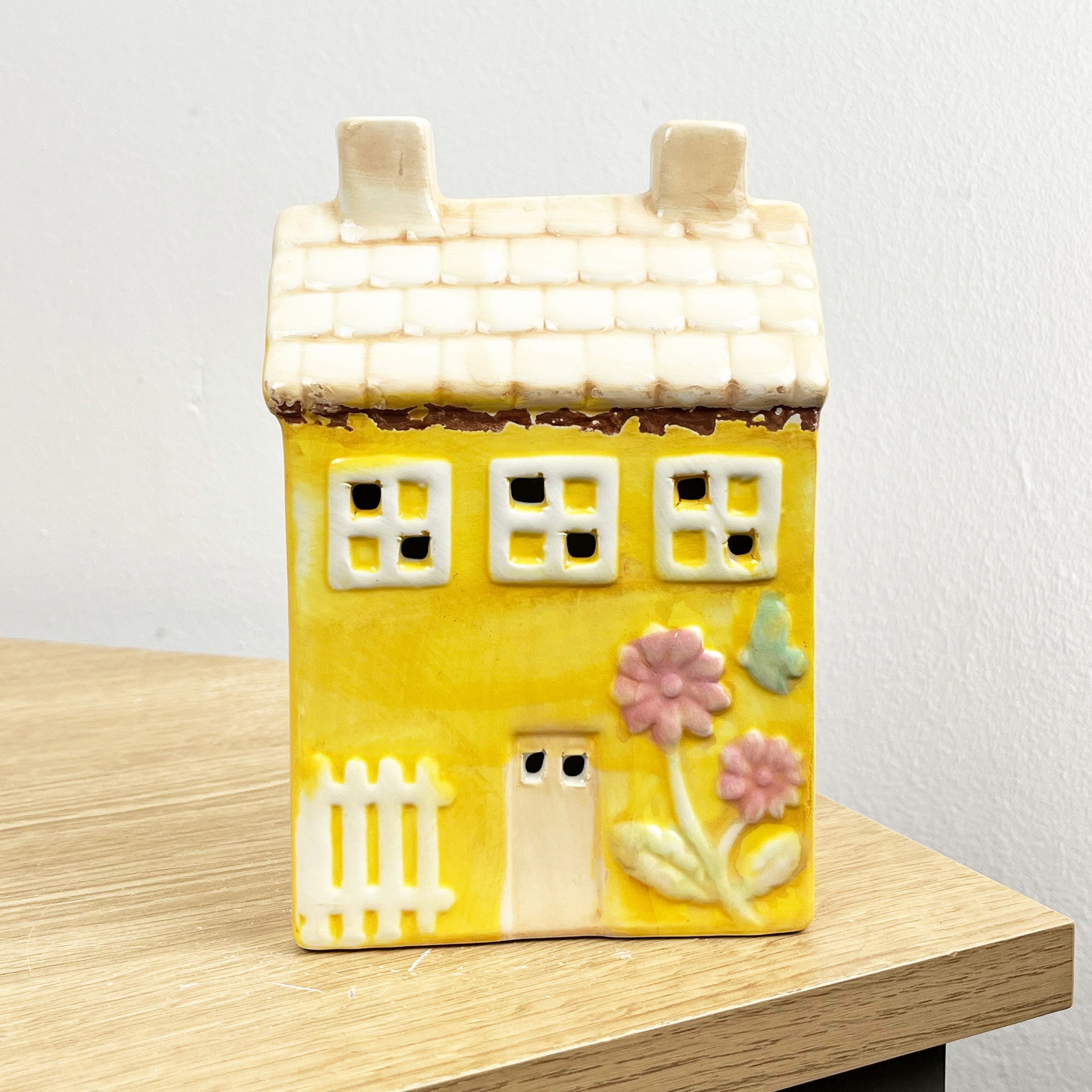 16cm Ceramic LED Cottage / House Ornament – Ceramic