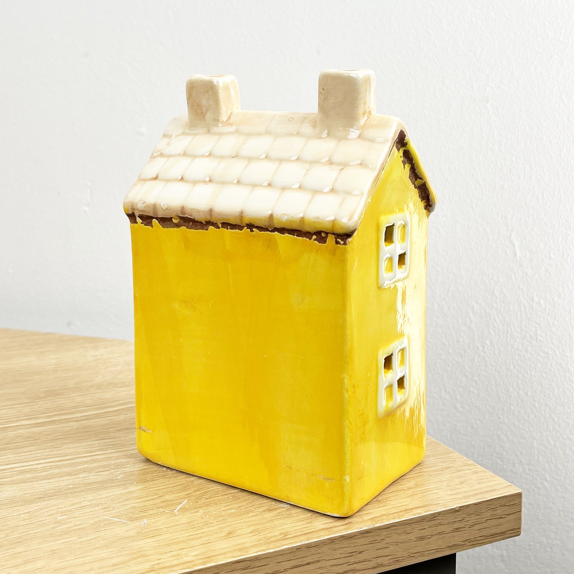 16cm Ceramic LED Cottage / House Ornament – Ceramic